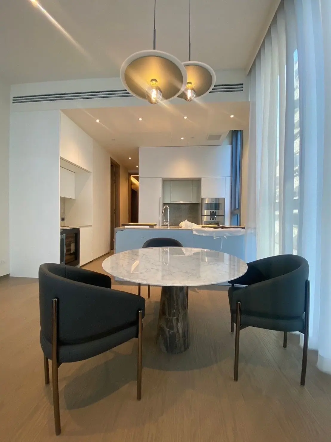 1 Bed/ 2 Bath Scope Langsuan
