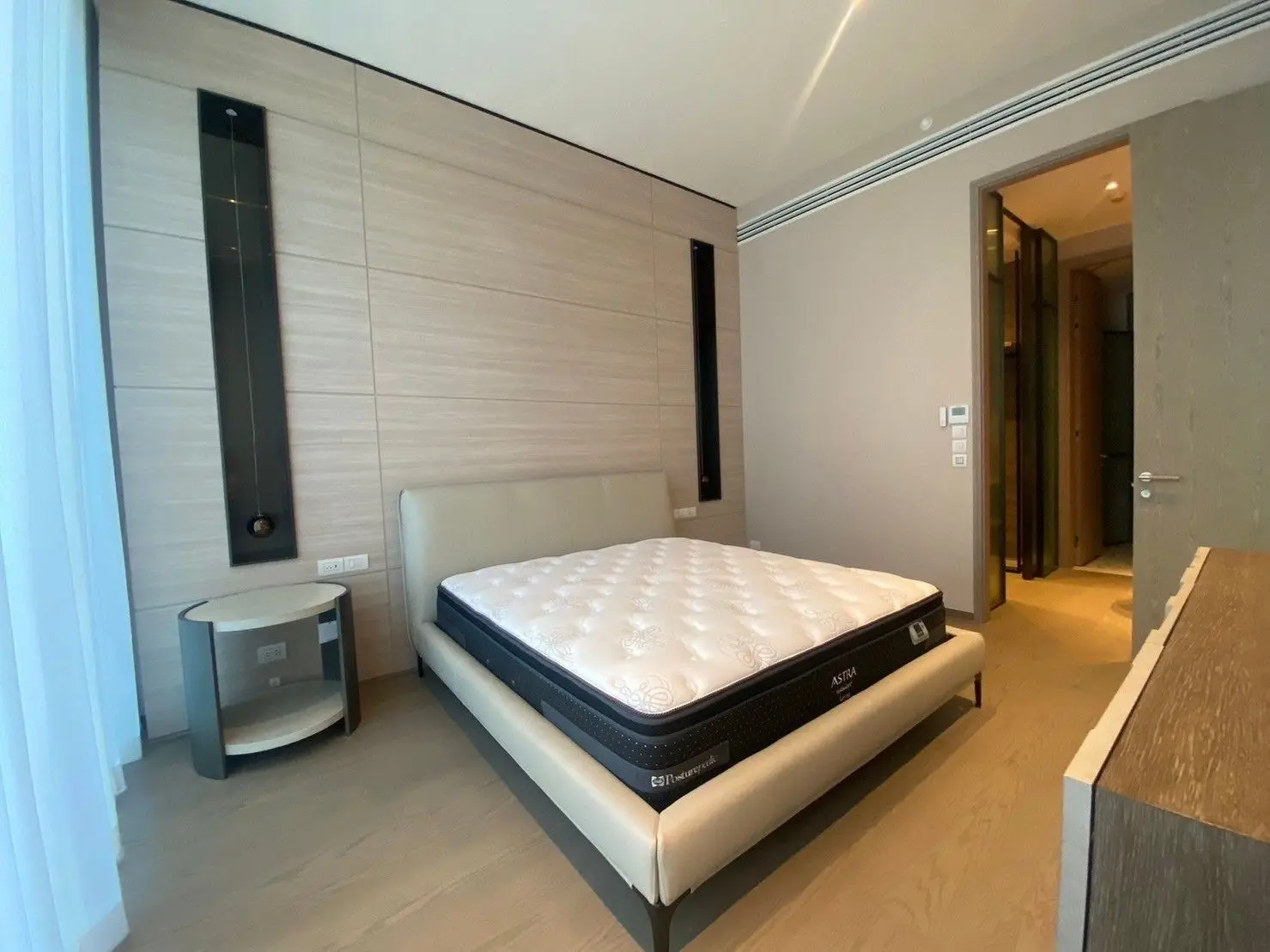 1 Bed/ 2 Bath Scope Langsuan