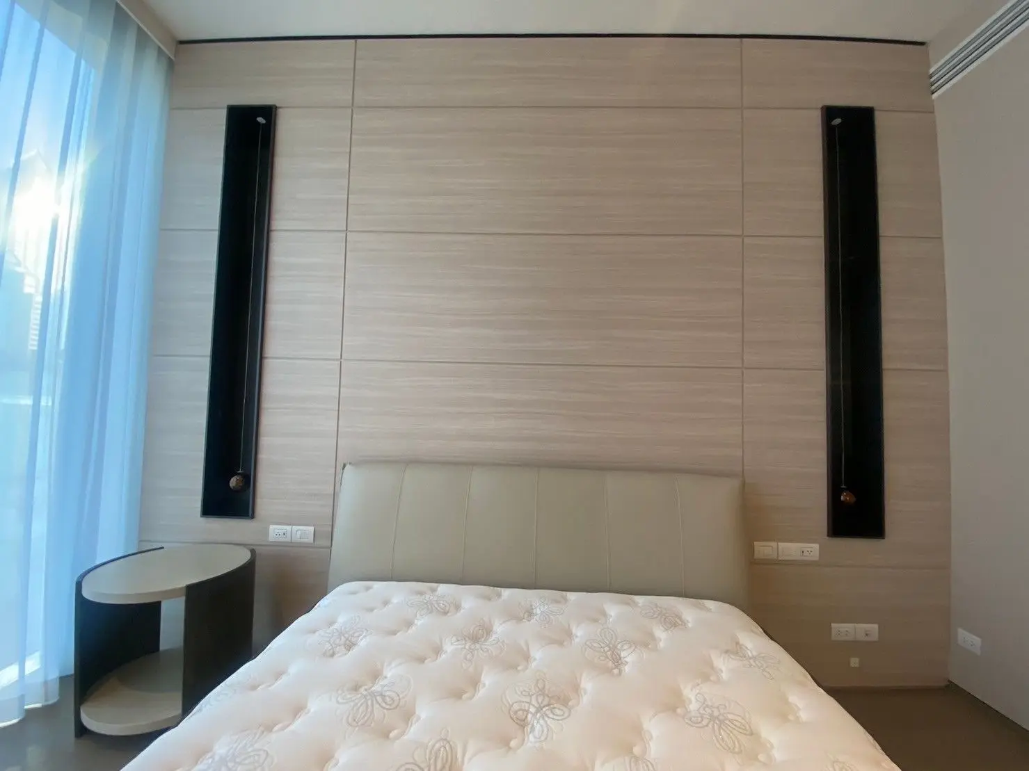 1 Bed/ 2 Bath Scope Langsuan