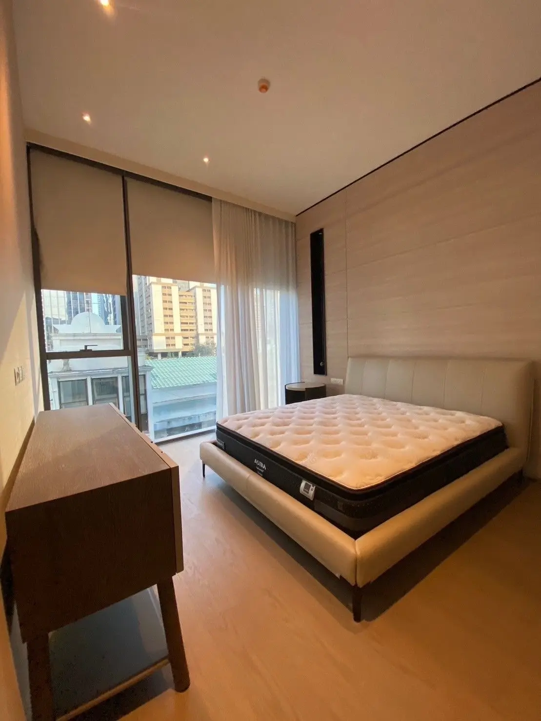 1 Bed/ 2 Bath Scope Langsuan