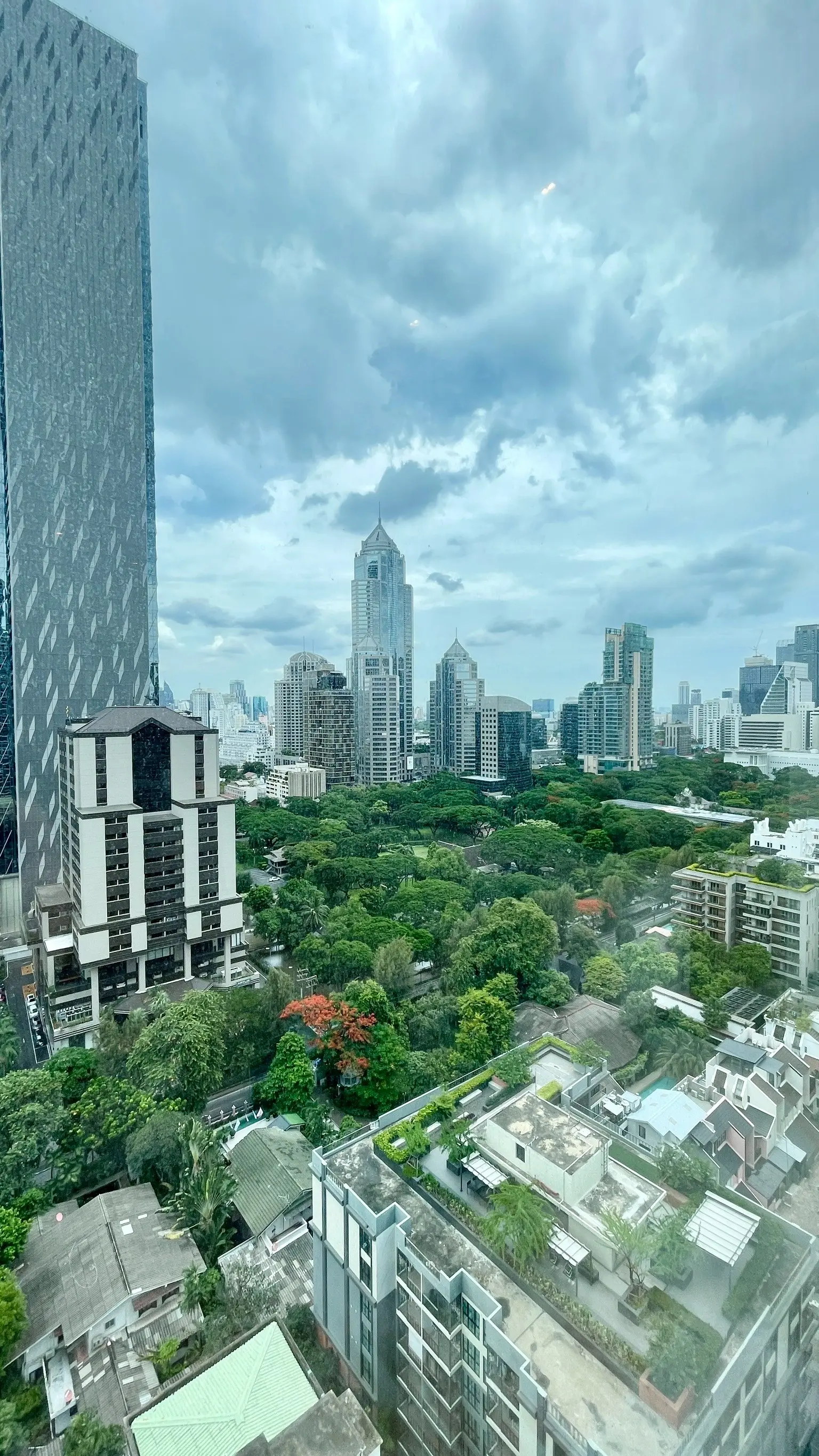 1 Bed/ 2 Bath Scope Langsuan