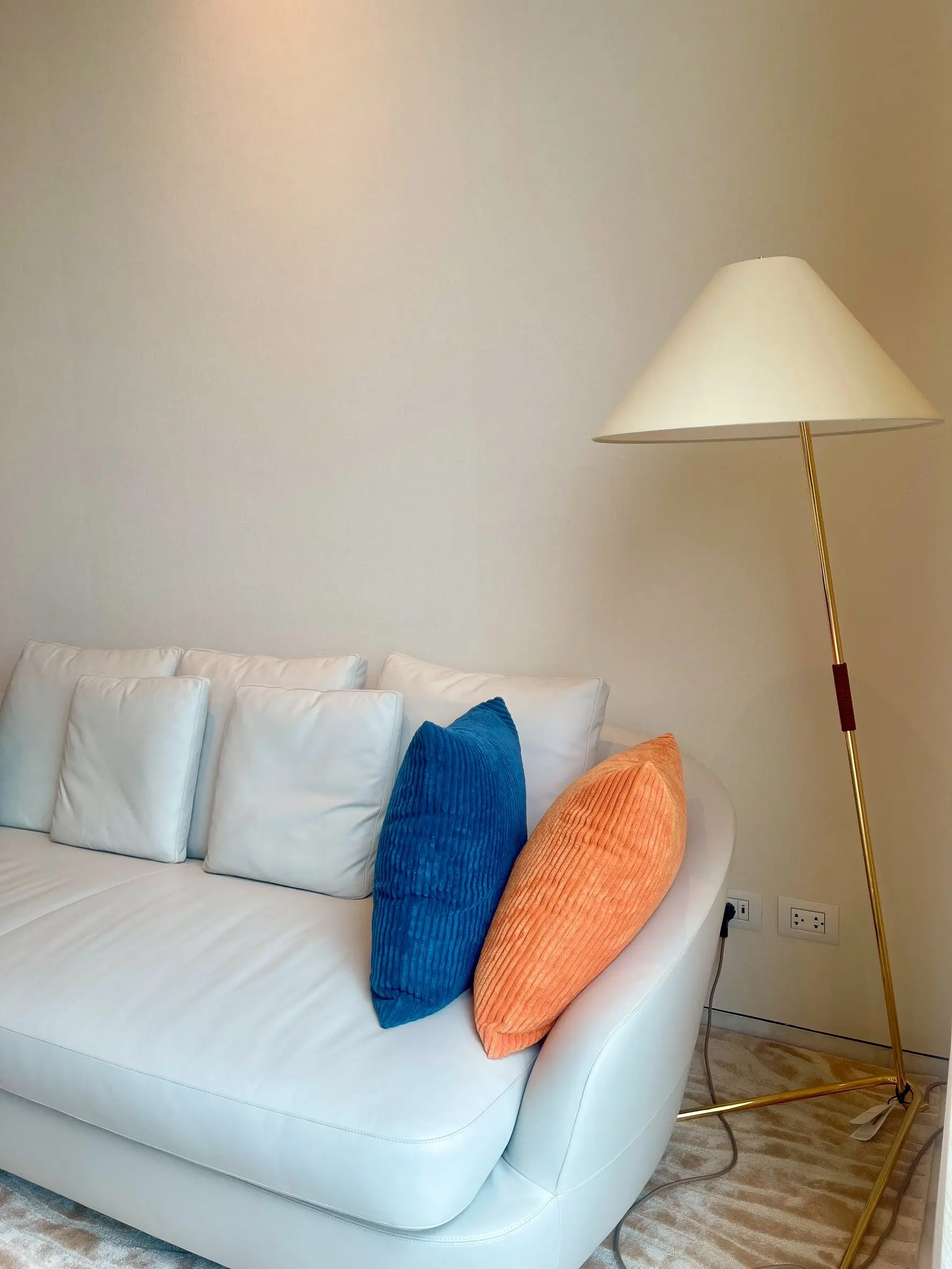 1 Bed/ 2 Bath Scope Langsuan