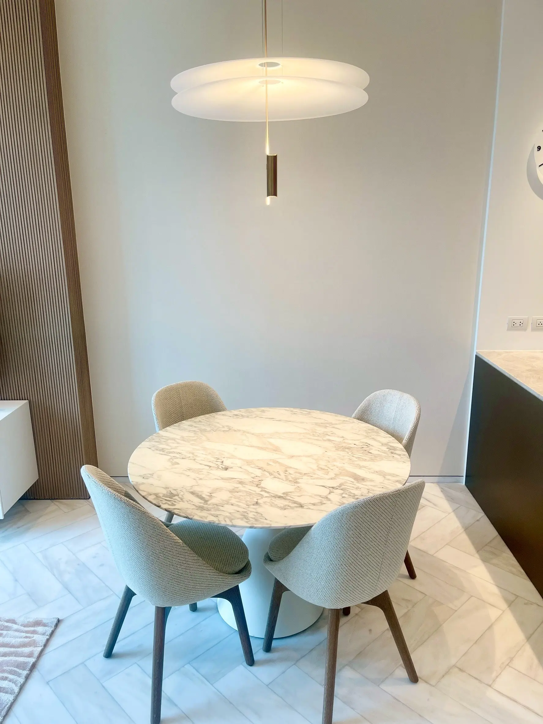 1 Bed/ 2 Bath Scope Langsuan
