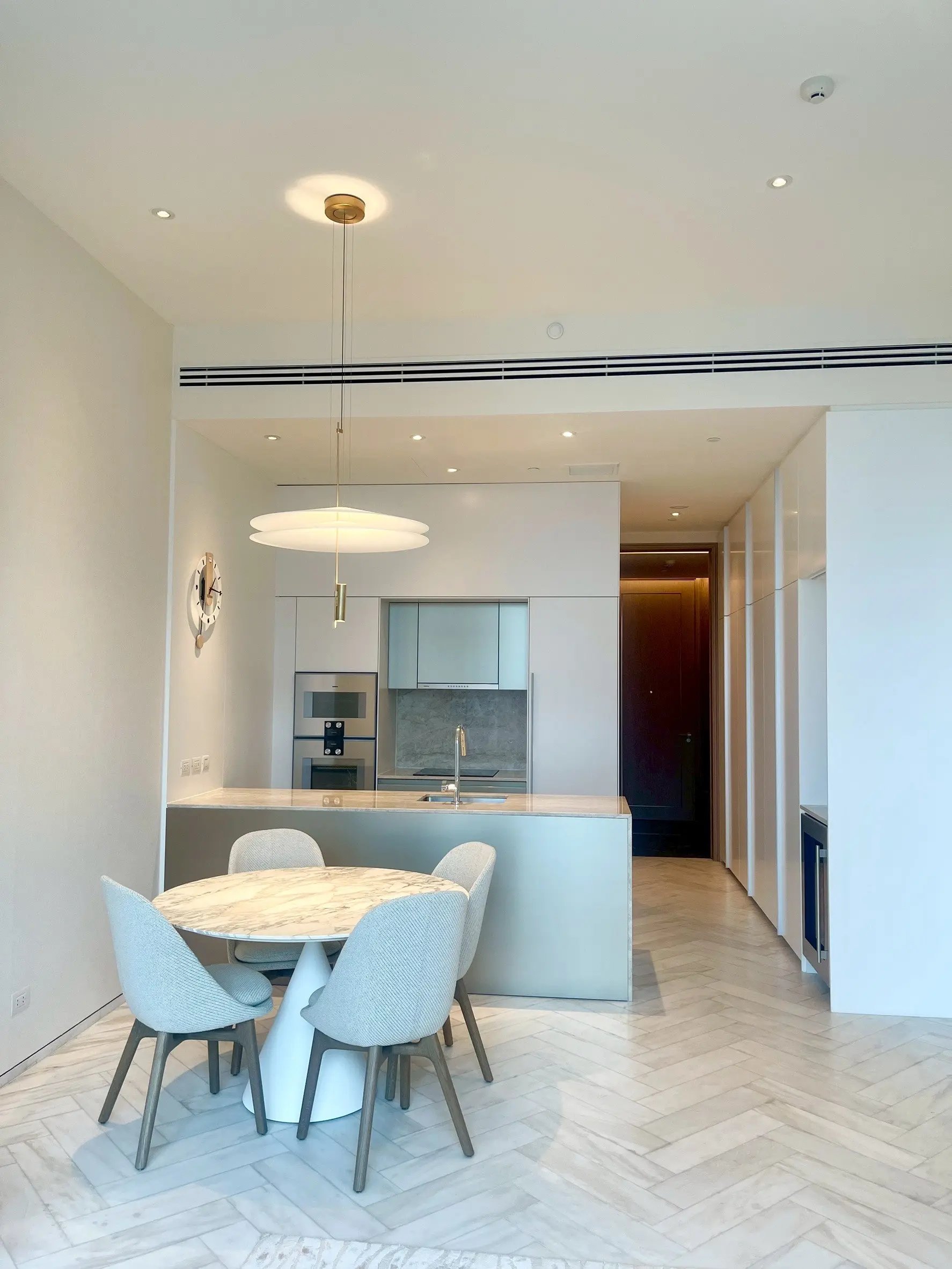 1 Bed/ 2 Bath Scope Langsuan