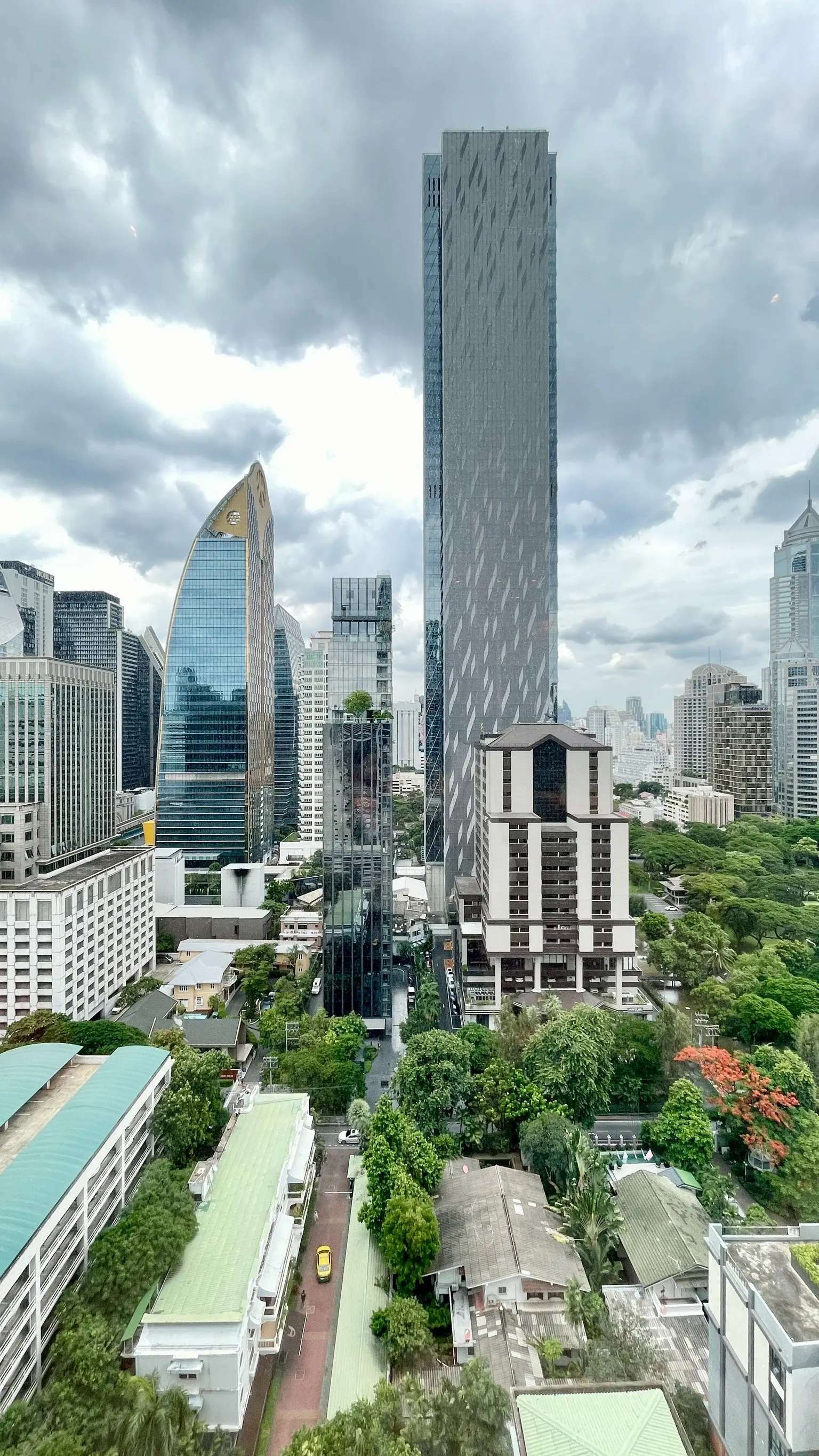 1 Bed/ 2 Bath Scope Langsuan