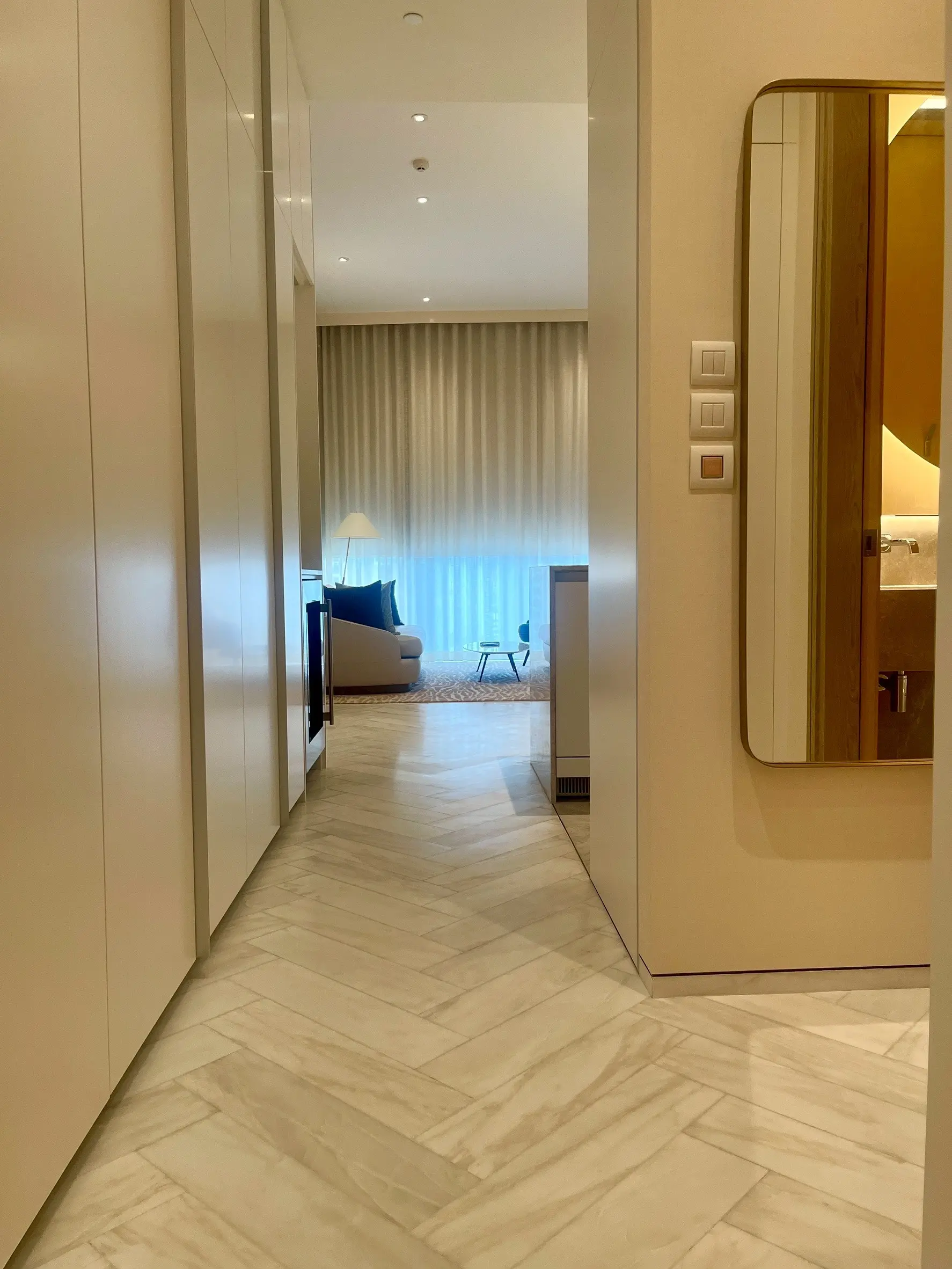 1 Bed/ 2 Bath Scope Langsuan