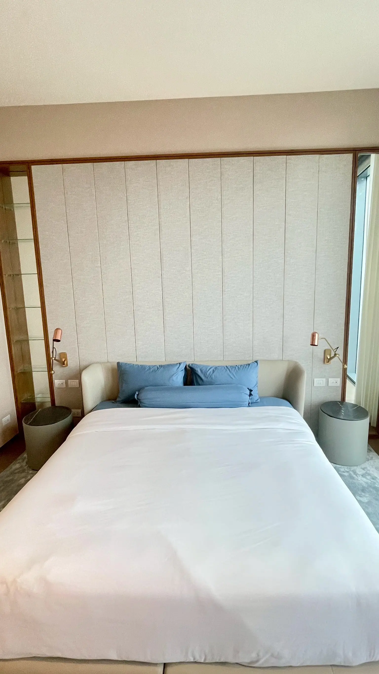 1 Bed/ 2 Bath Scope Langsuan