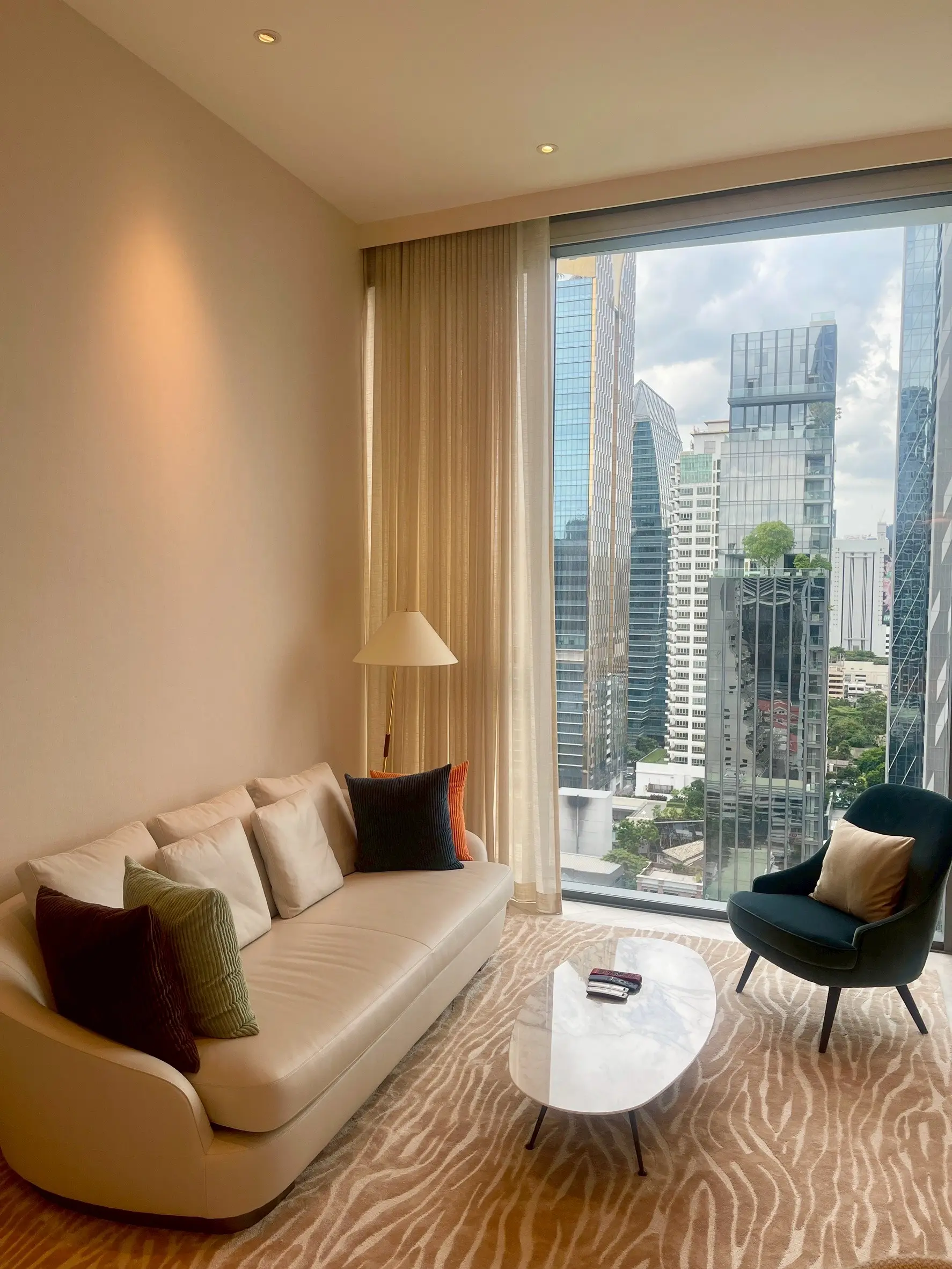 1 Bed/ 2 Bath Scope Langsuan