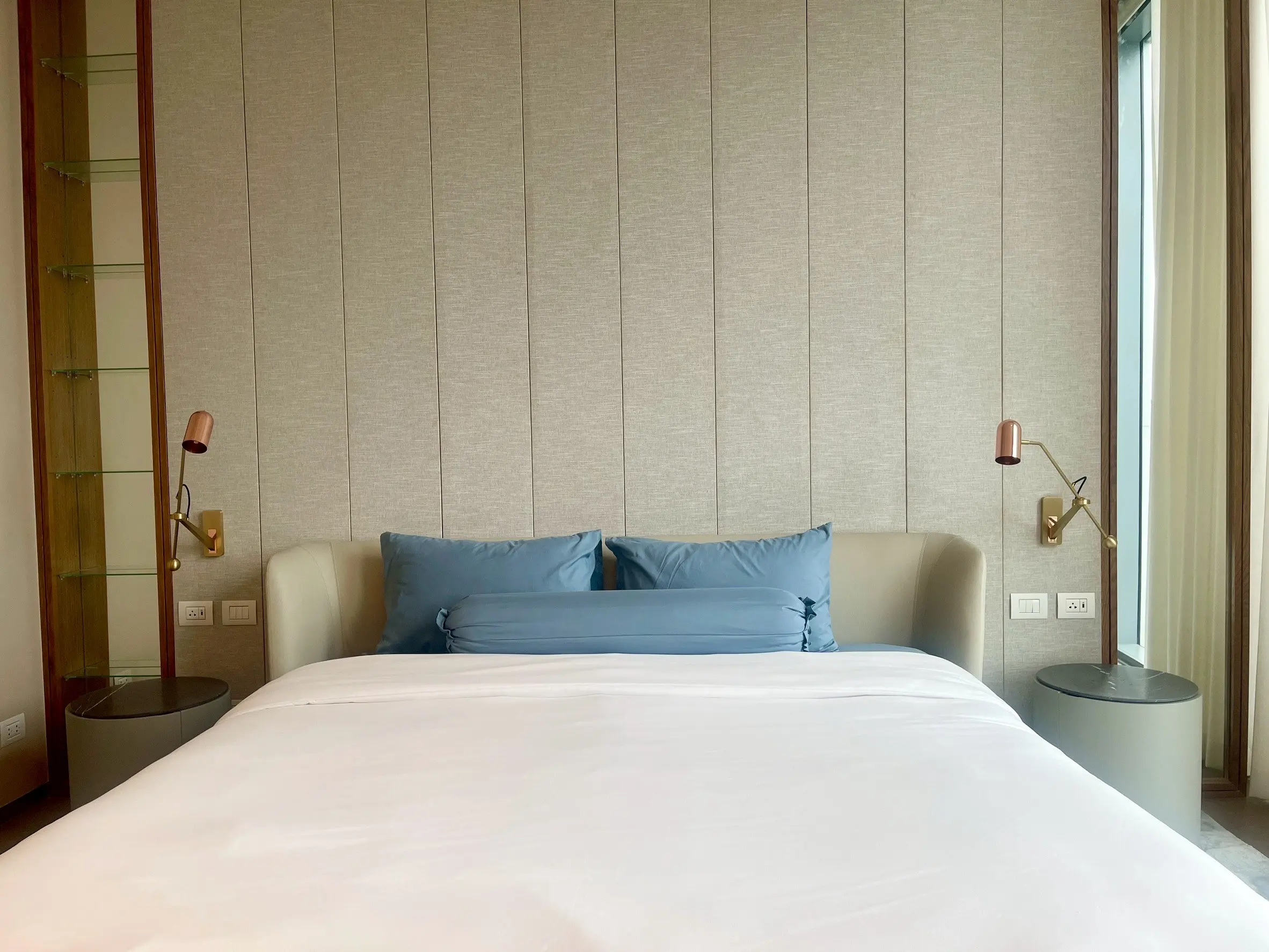 1 Bed/ 2 Bath Scope Langsuan