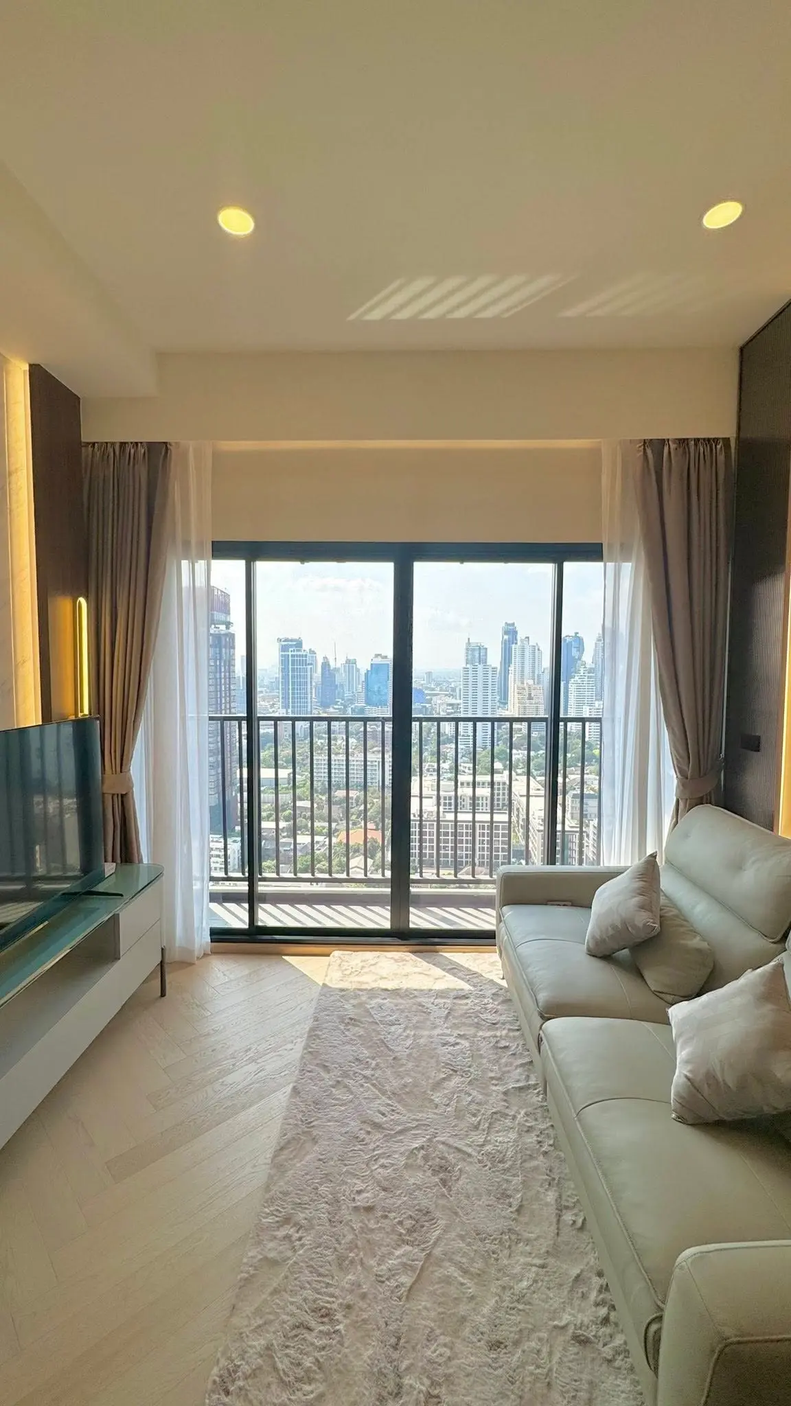 2 bed/ 1 bath Park Origin Thonglor