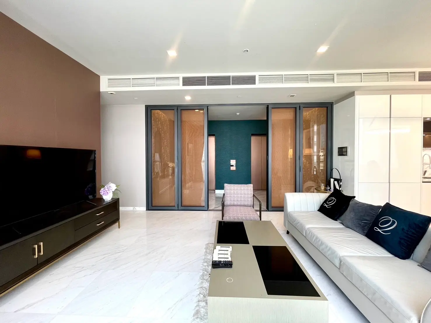 2 bed/ 2 bath The Monument Thonglor