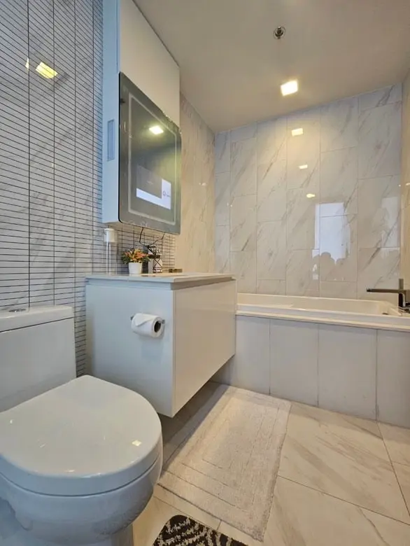 2 Bed/ 2 Bath Hyde Sukhumvit 11