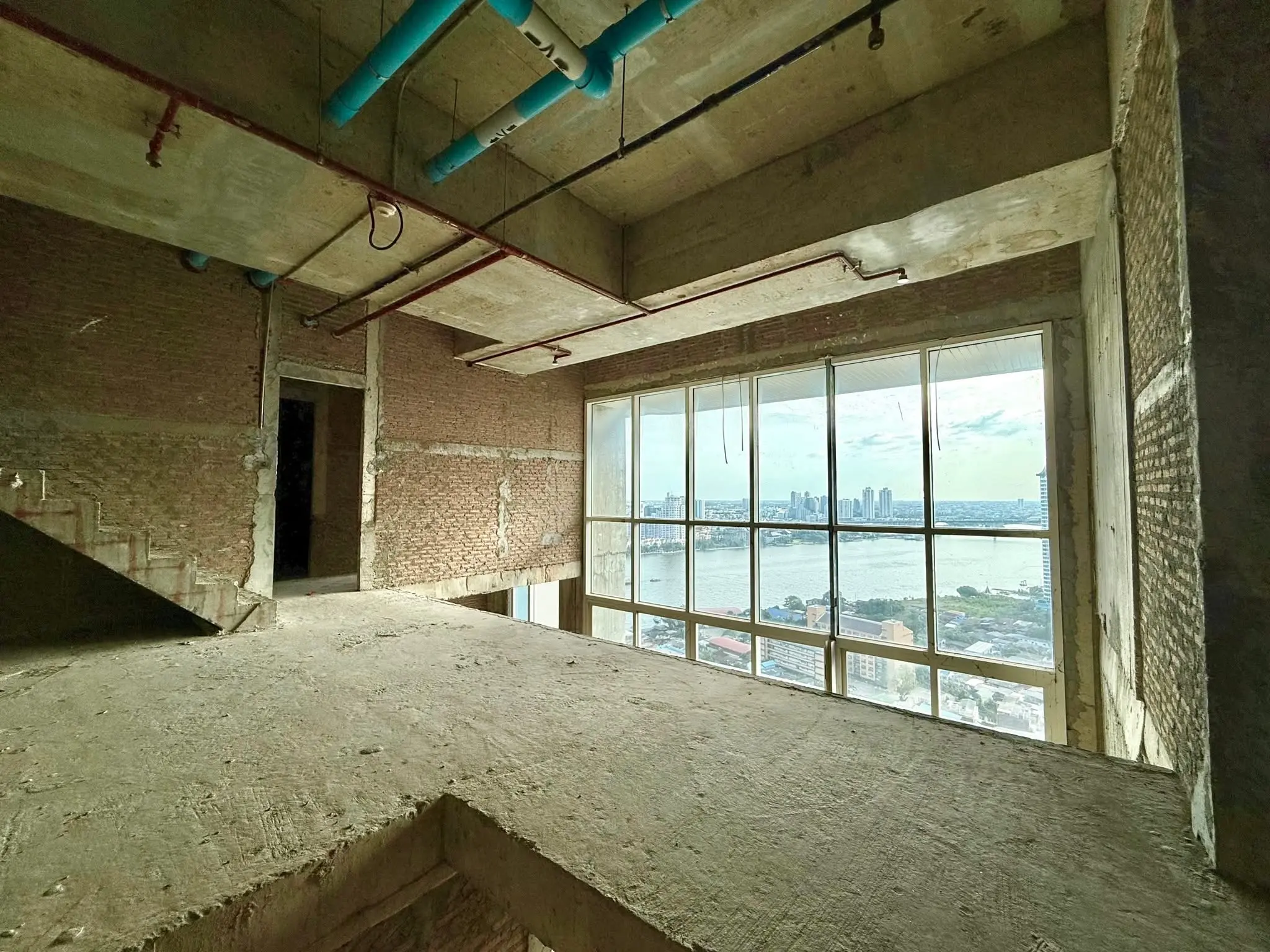 Bare-shell Penthouse. Watermark Chao Praya