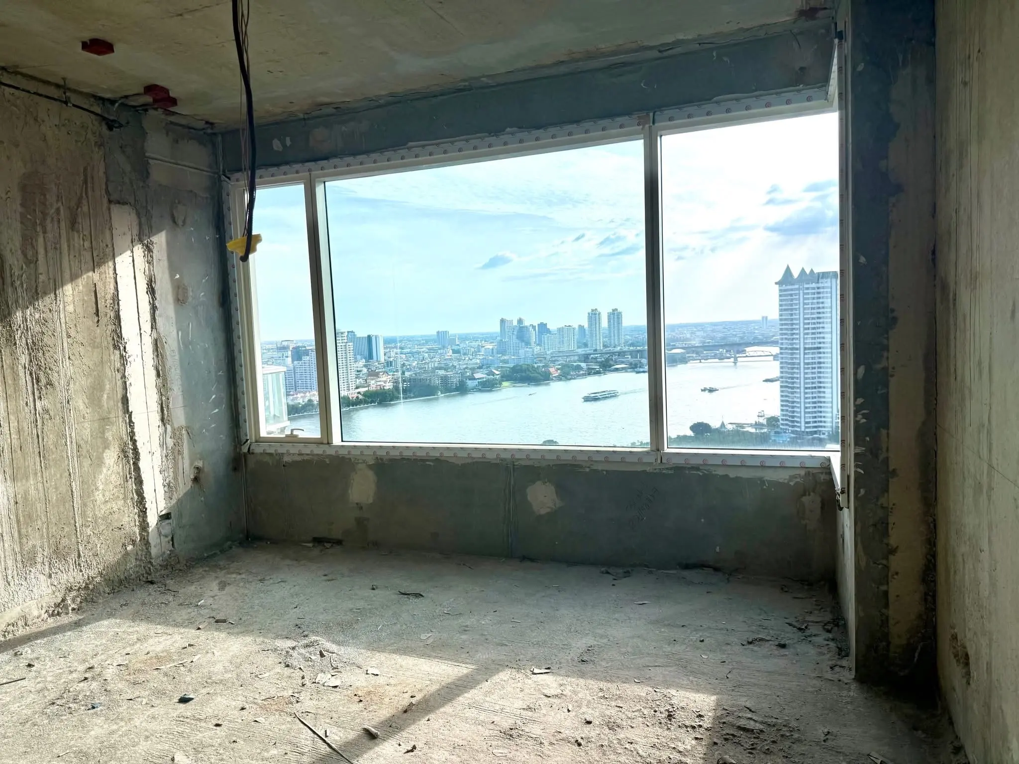 Bare-shell Penthouse. Watermark Chao Praya