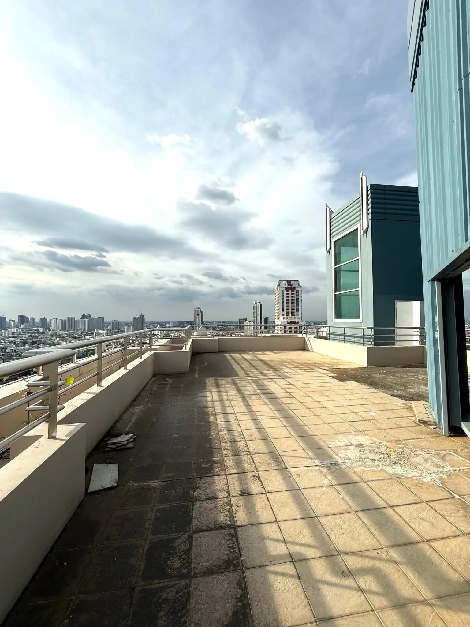 Bare-shell Penthouse. Watermark Chao Praya