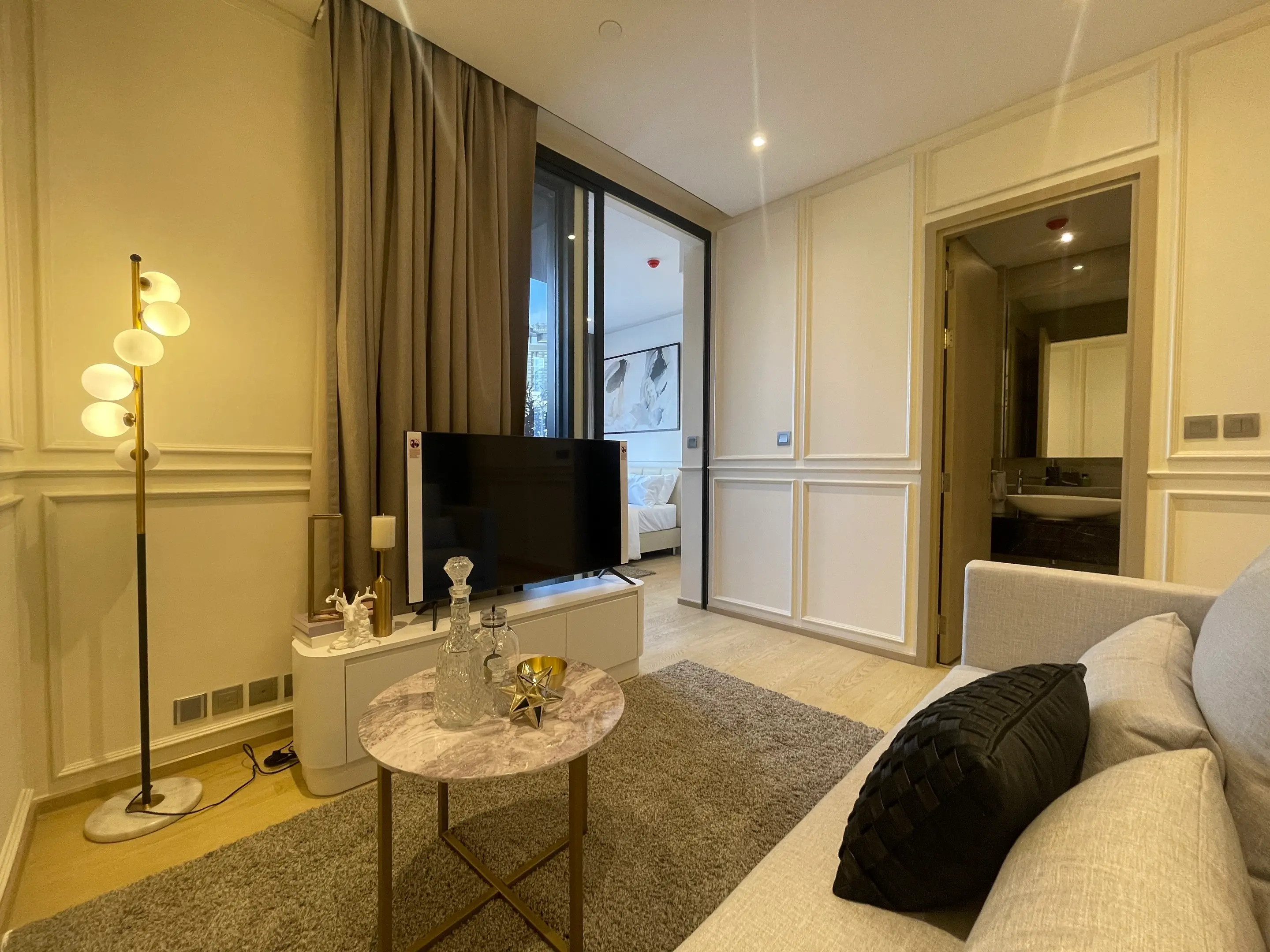 1 bed/ 1 bath Ashton Asoke Rama 9 