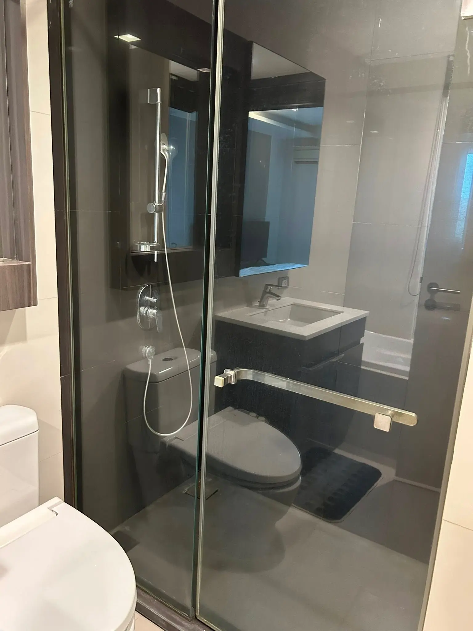 1 Bed/ 1 Bath Via 49