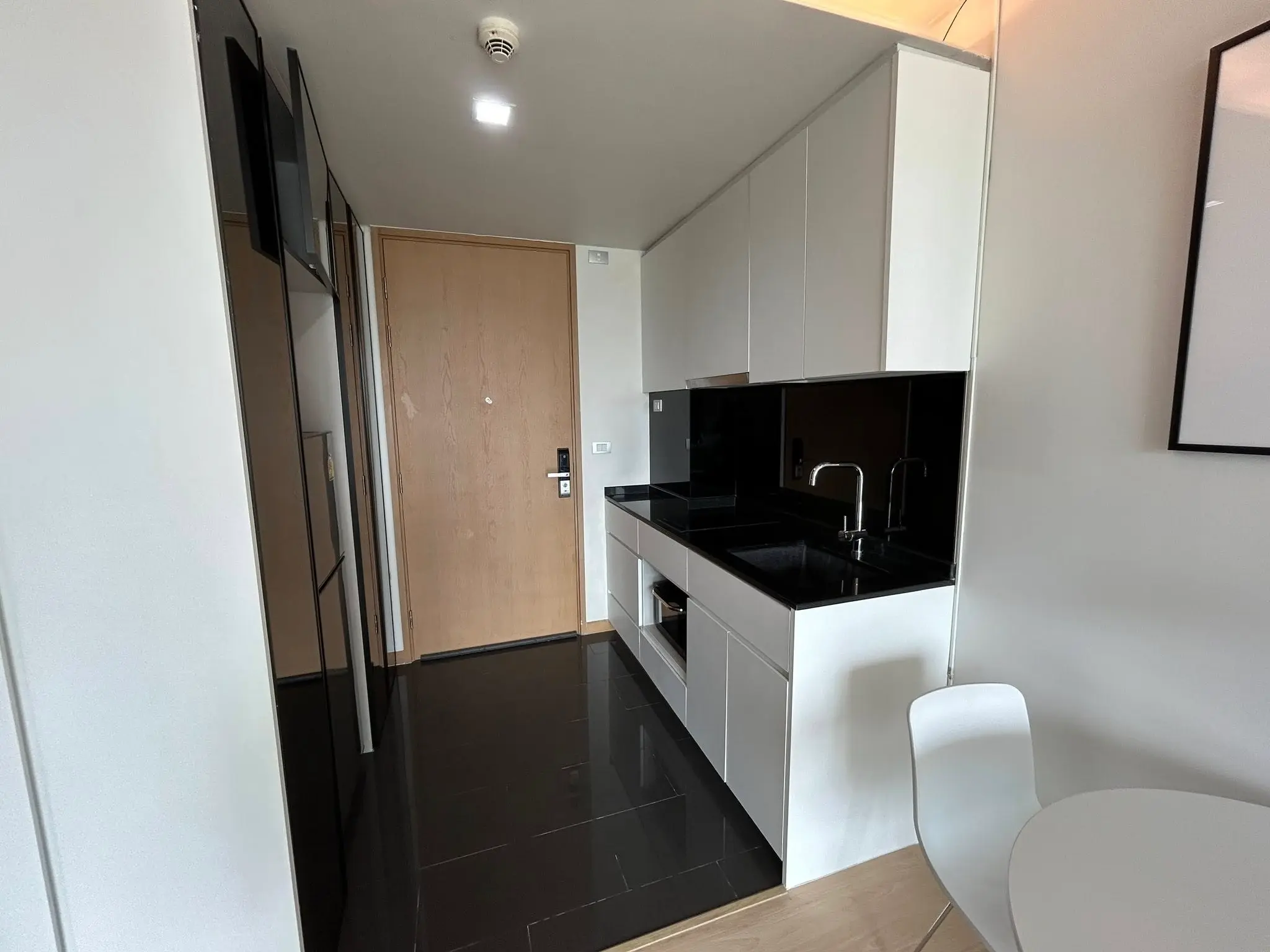 1 Bed/ 1 Bath Via 49