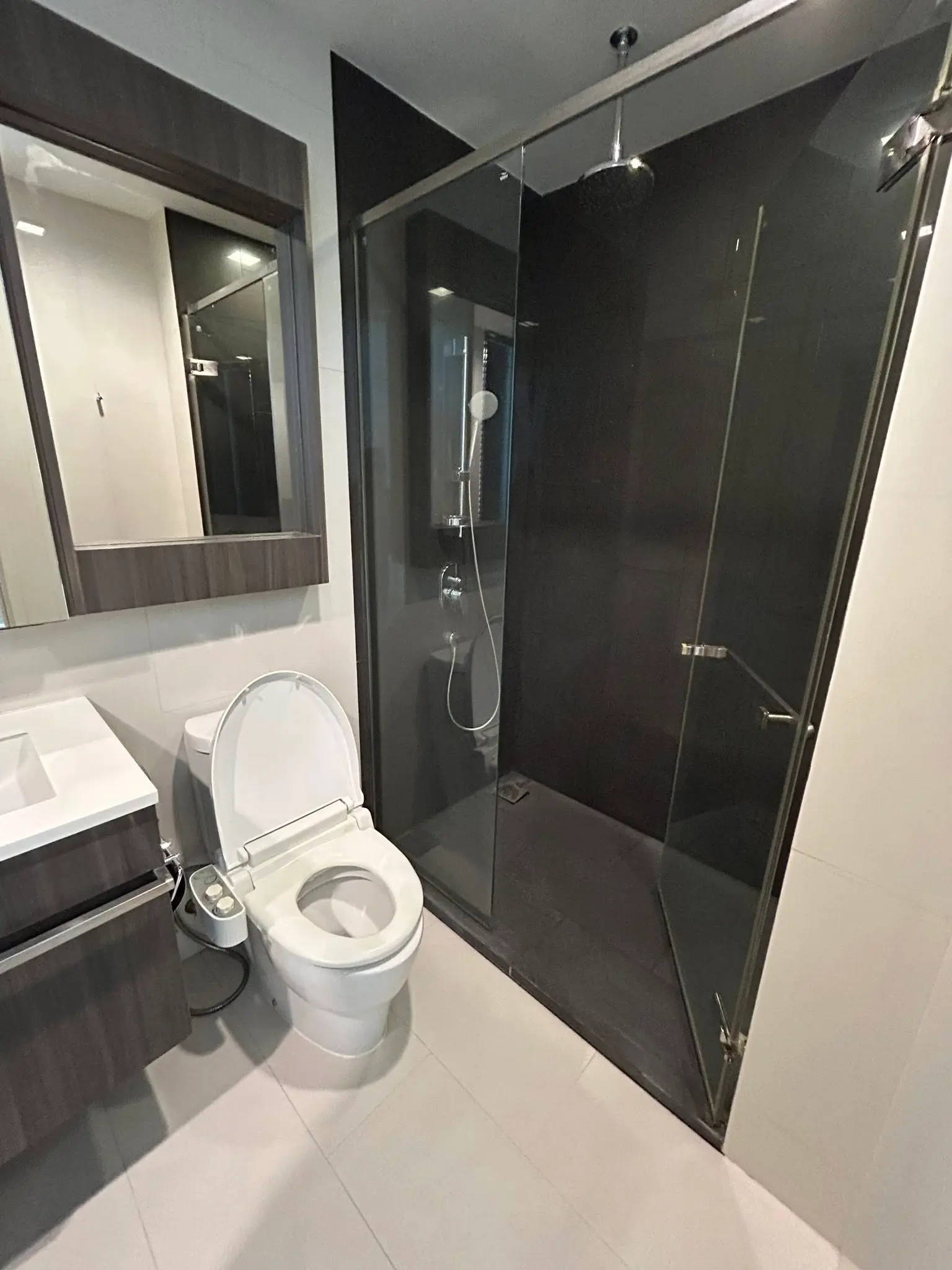 1 Bed/ 1 Bath Via 49