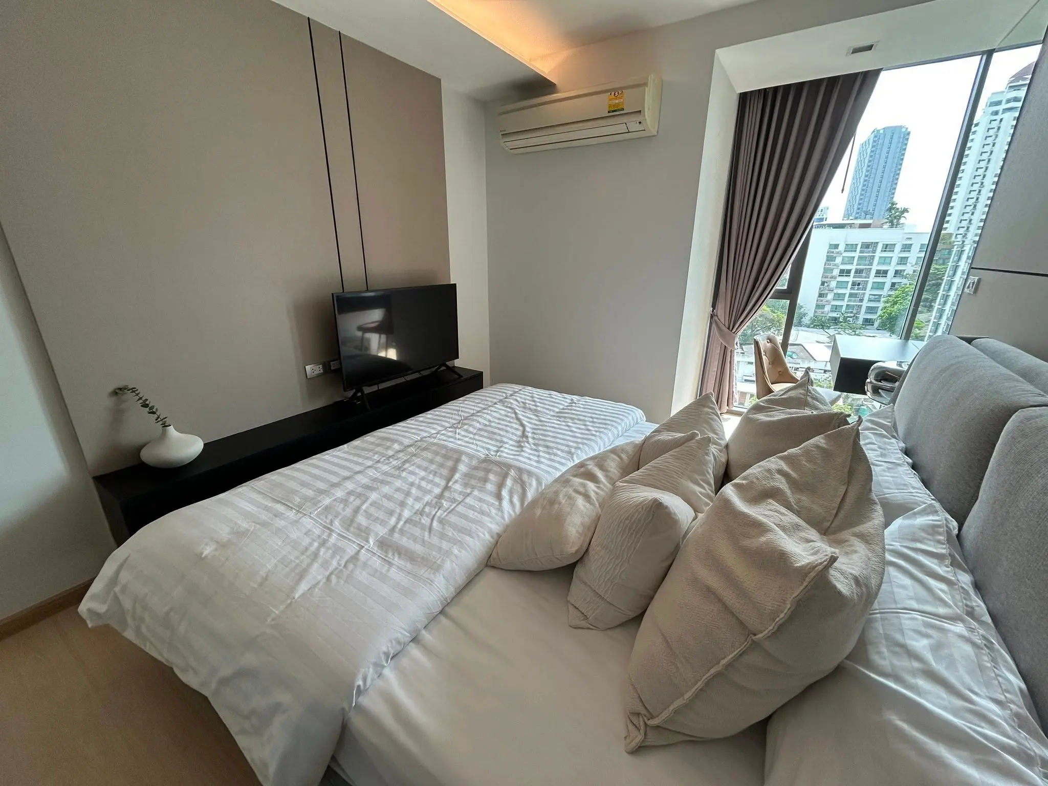 1 Bed/ 1 Bath Via 49