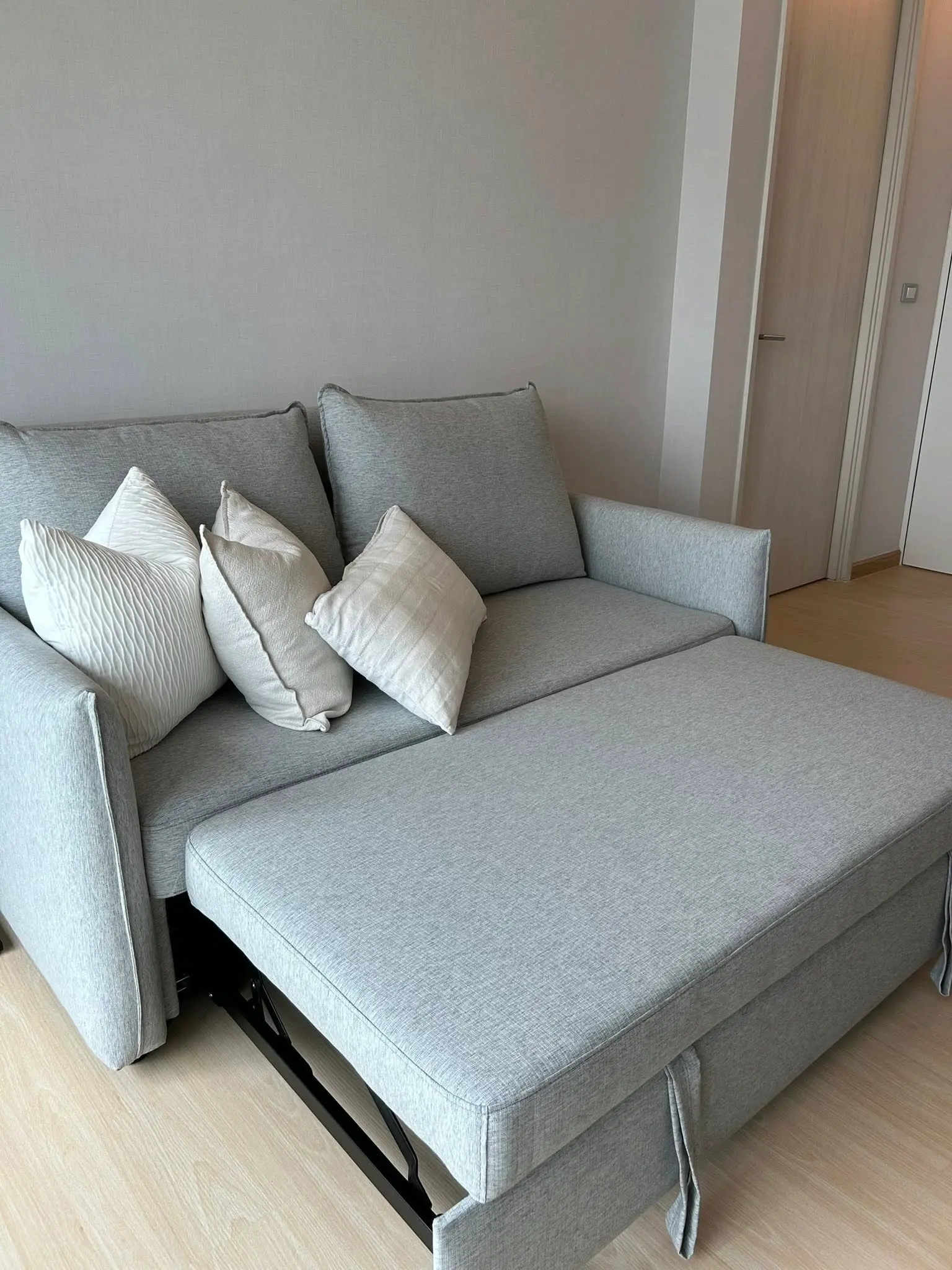 1 Bed/ 1 Bath Via 49