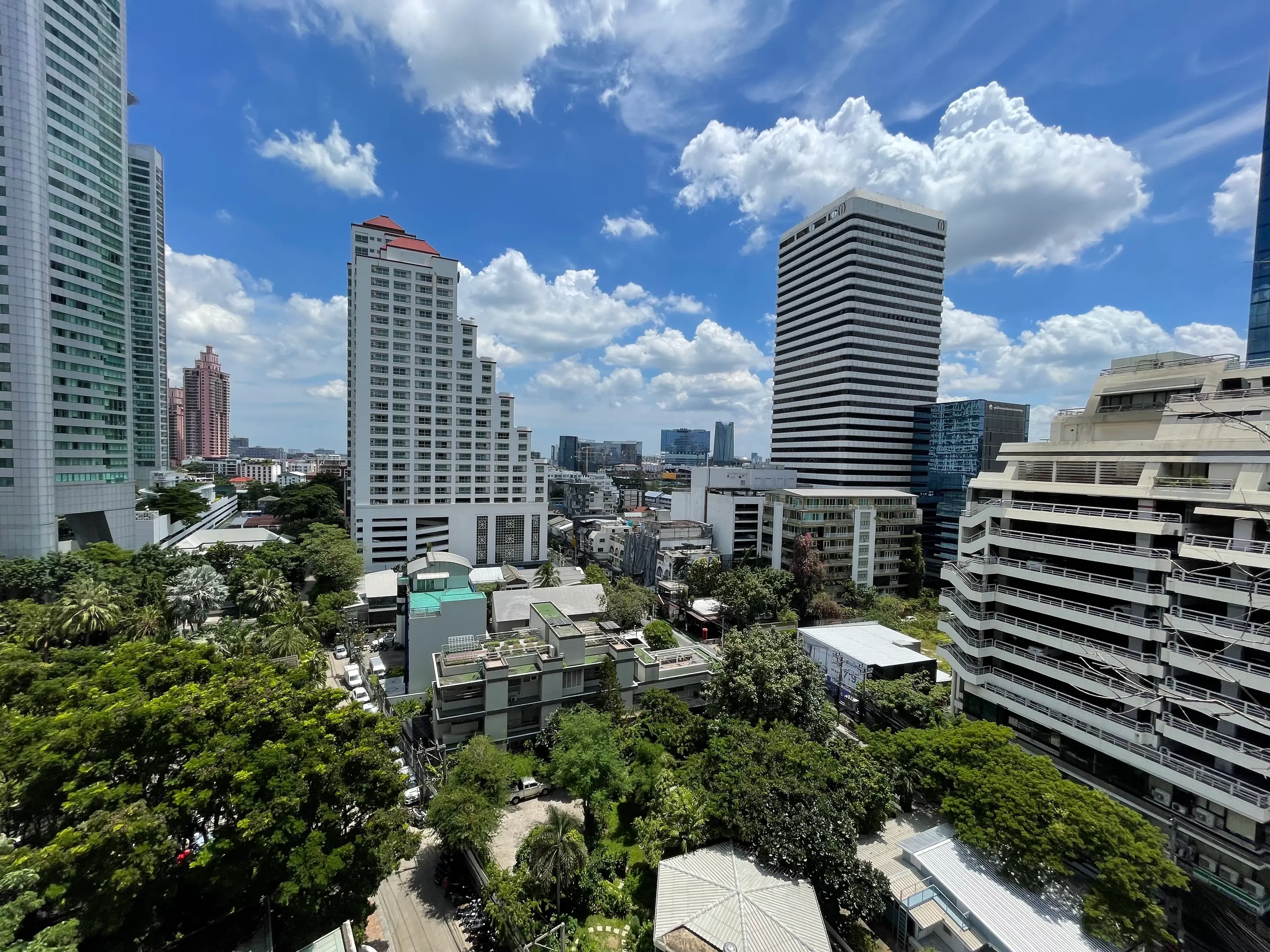 1 Bed/ 2 Bath Lake Avenue