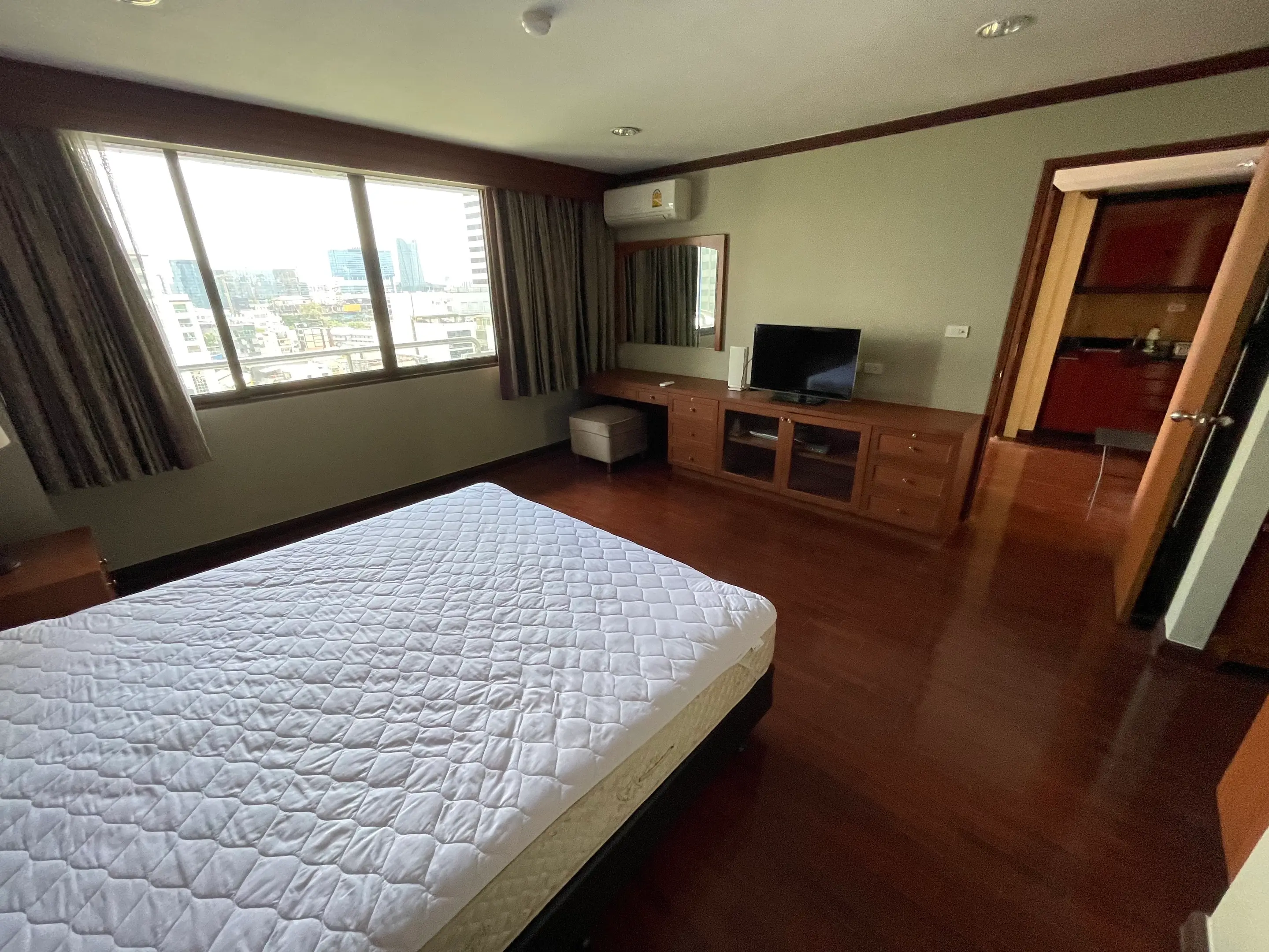 1 Bed/ 2 Bath Lake Avenue