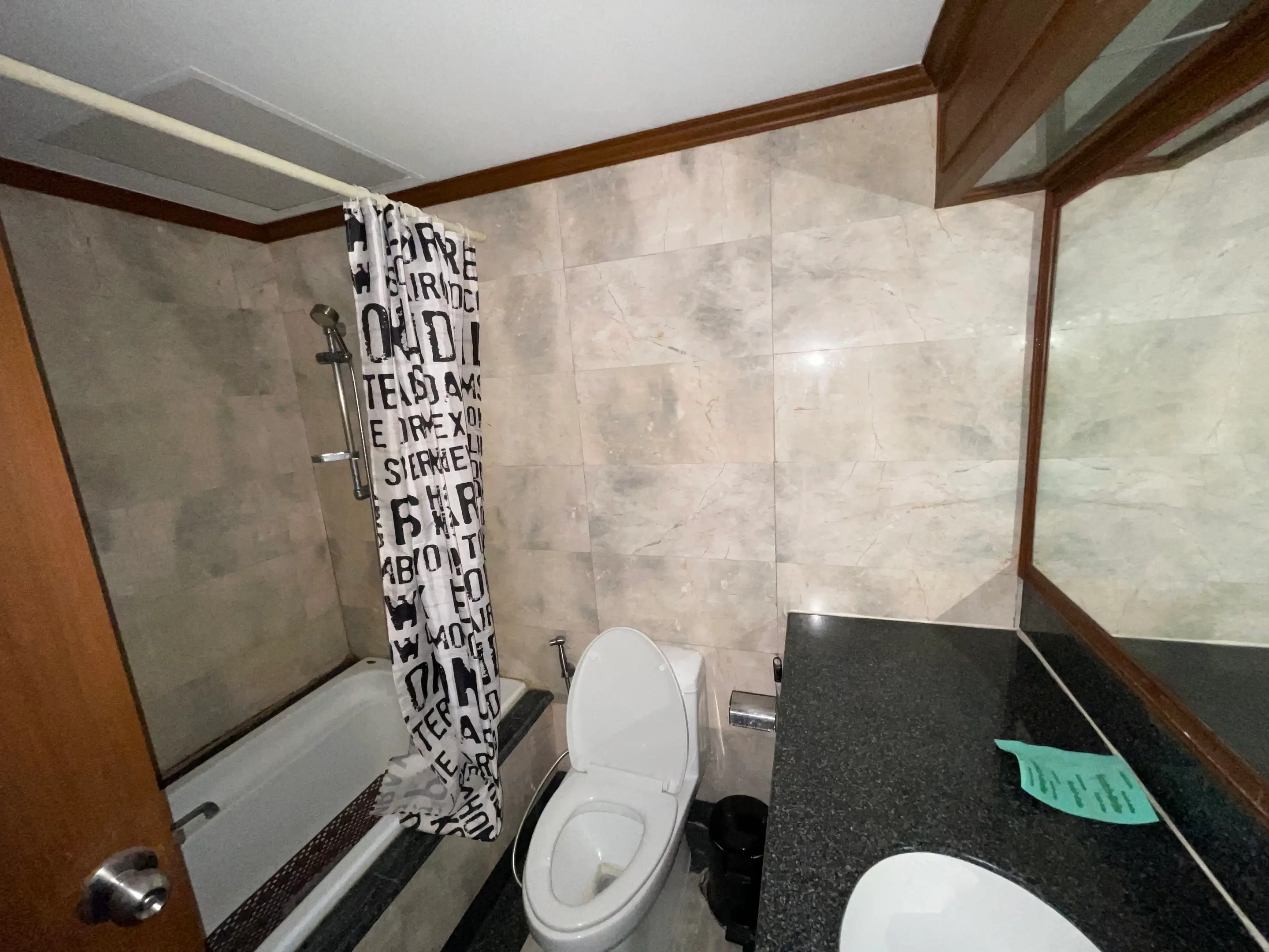 1 Bed/ 2 Bath Lake Avenue