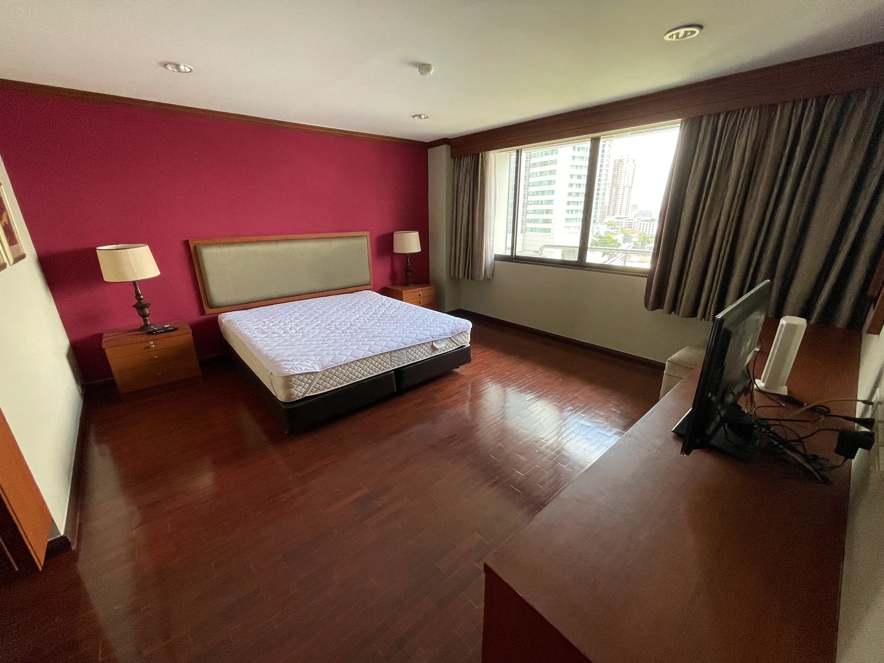 1 Bed/ 2 Bath Lake Avenue