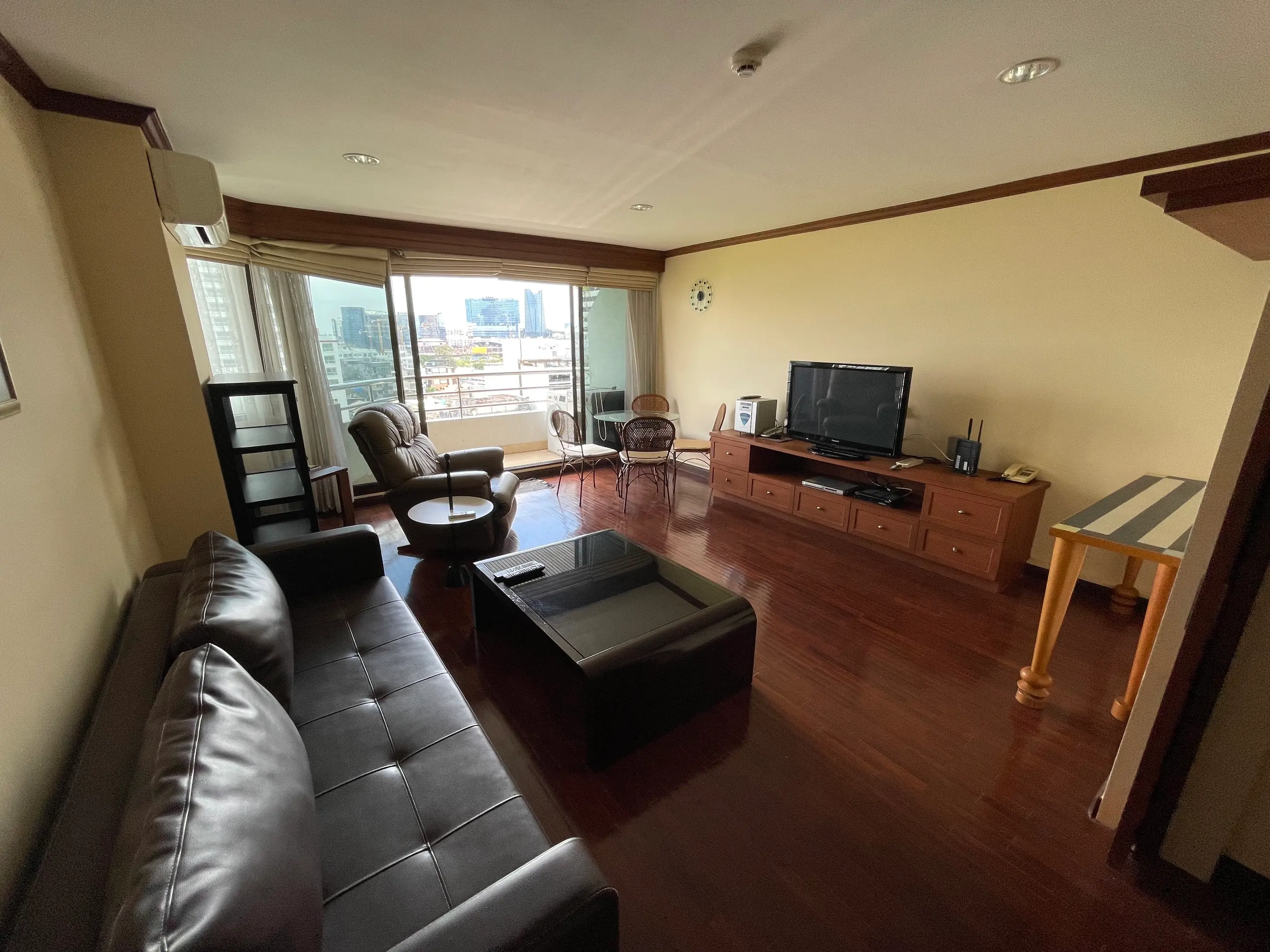 1 Bed/ 2 Bath Lake Avenue