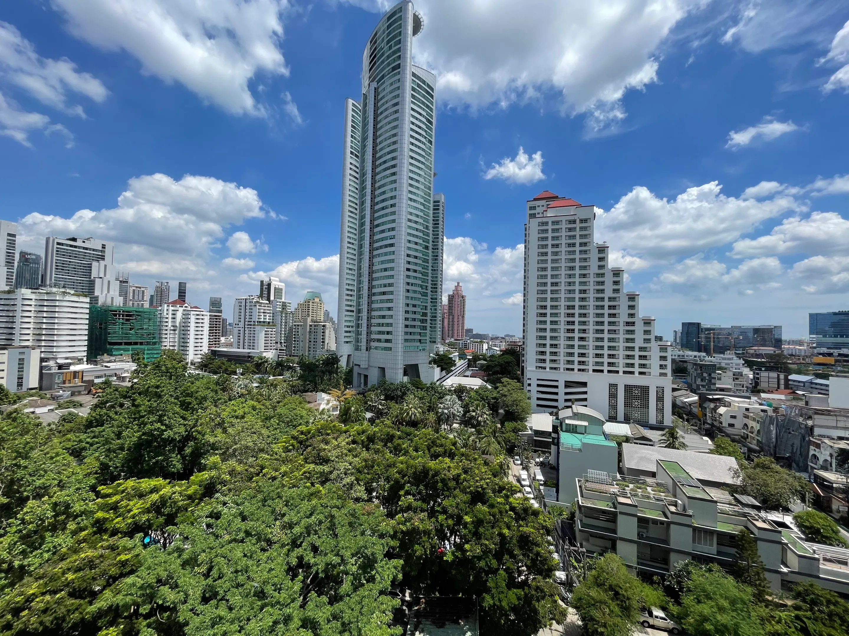 1 Bed/ 2 Bath Lake Avenue