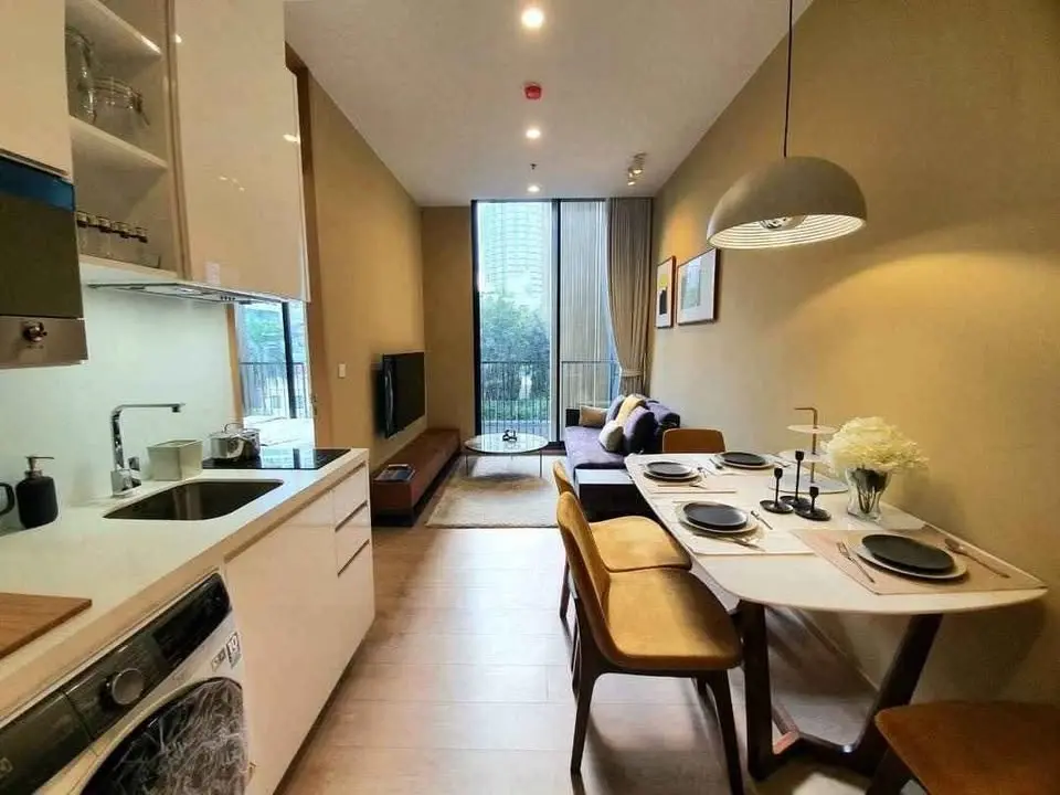 1 bed/ 1 bath  Noble BE19