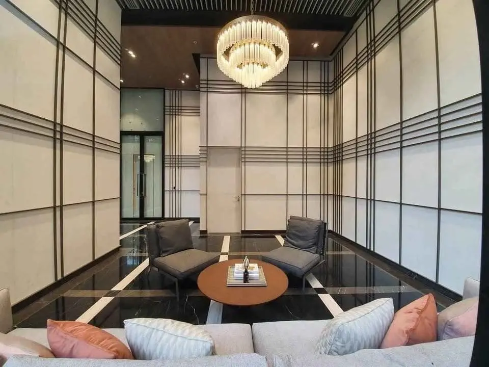 1 bed/ 1 bath  Noble BE19