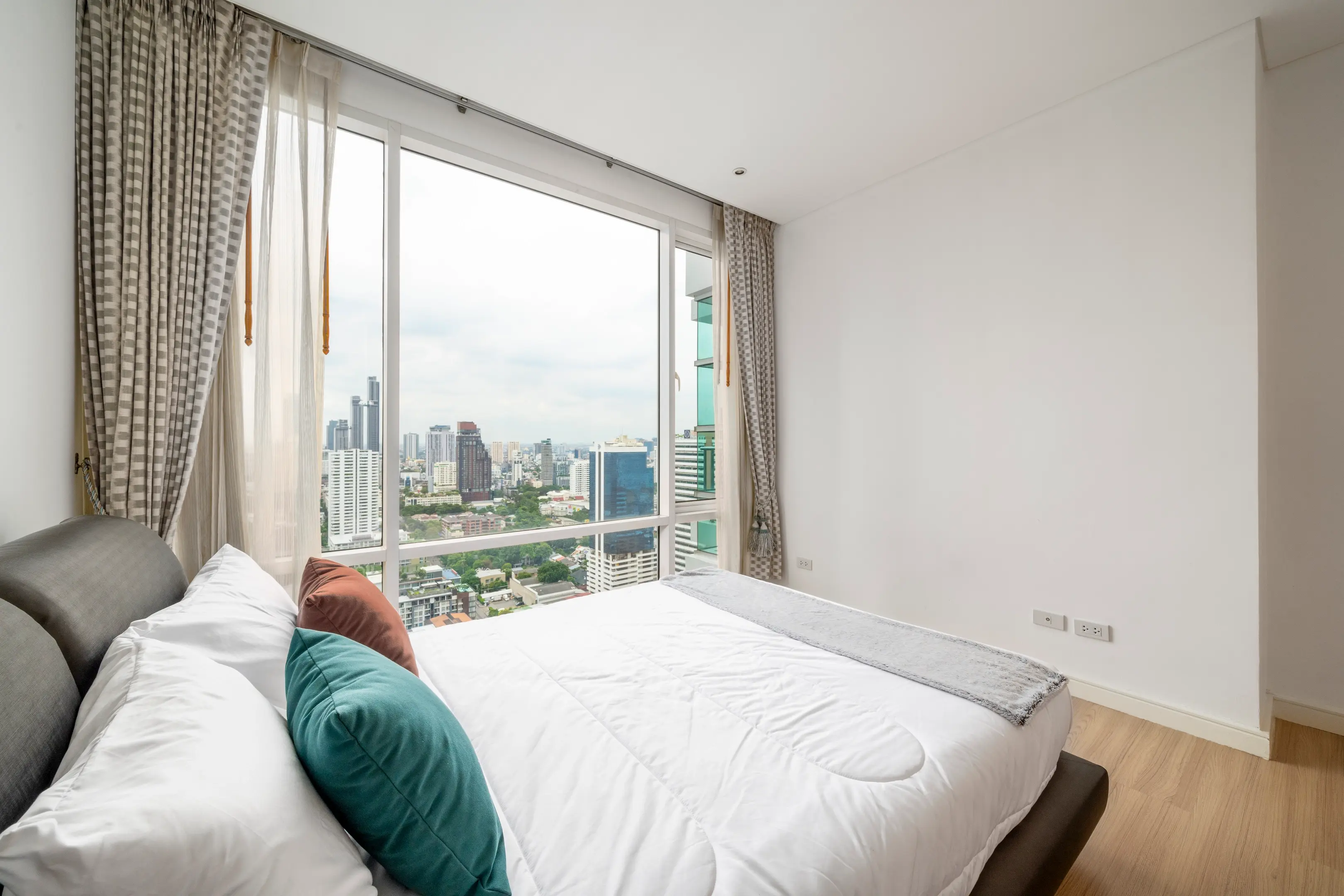 2 Bed/ 2 Bath Fullerton Sukhumvit