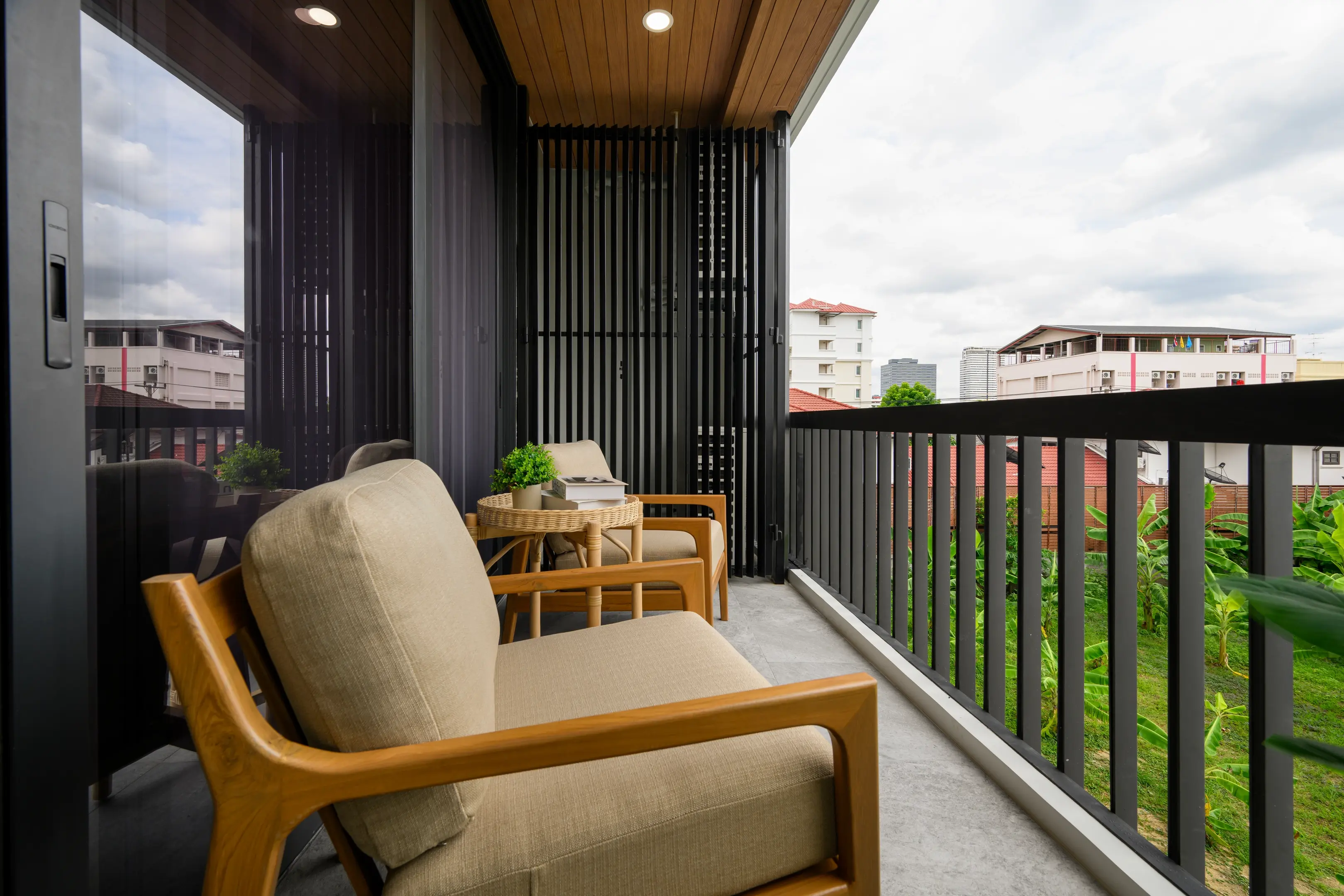 2 Bed/ 2 Bath Aritier Penthouse At Ari