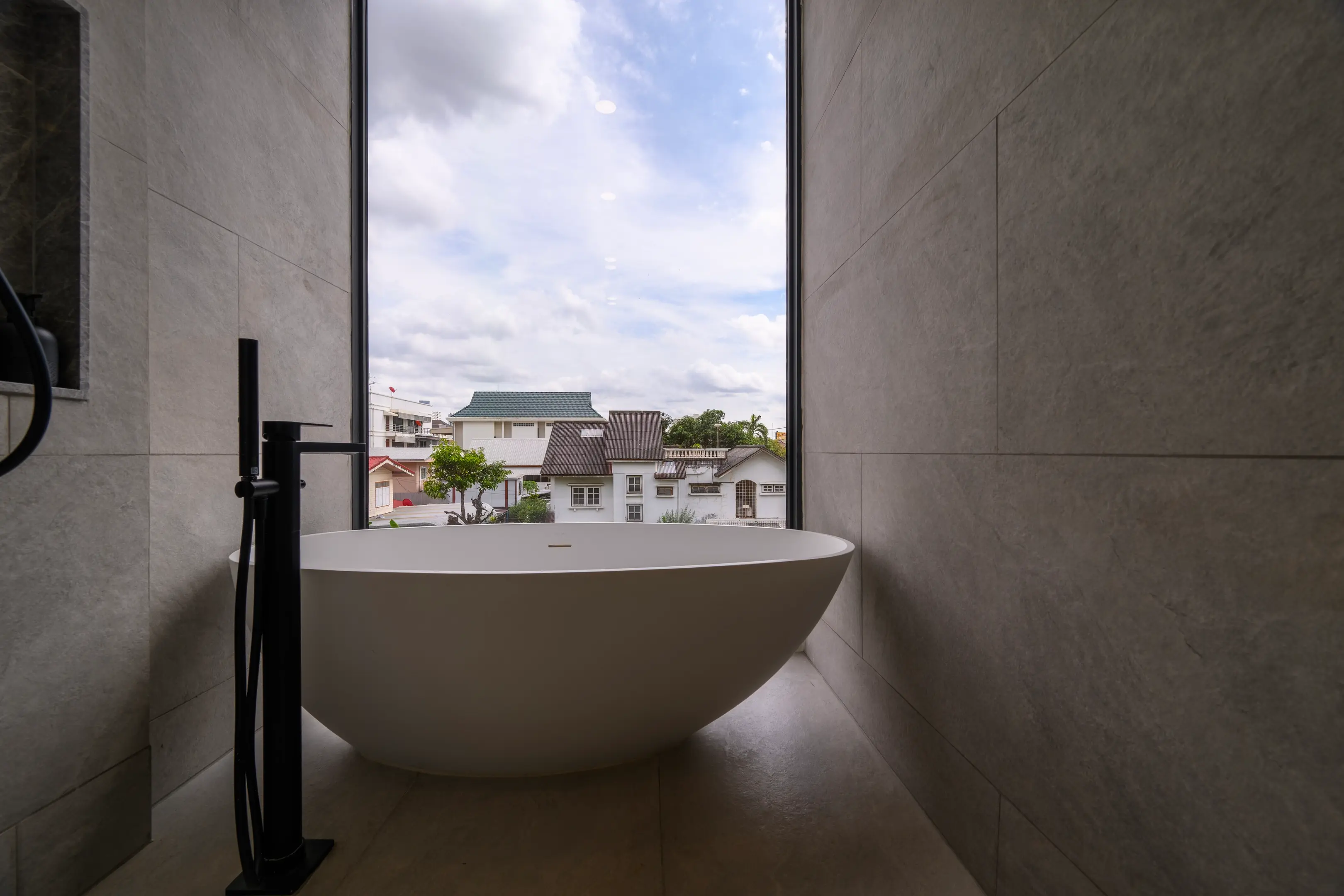 2 Bed/ 2 Bath Aritier Penthouse At Ari