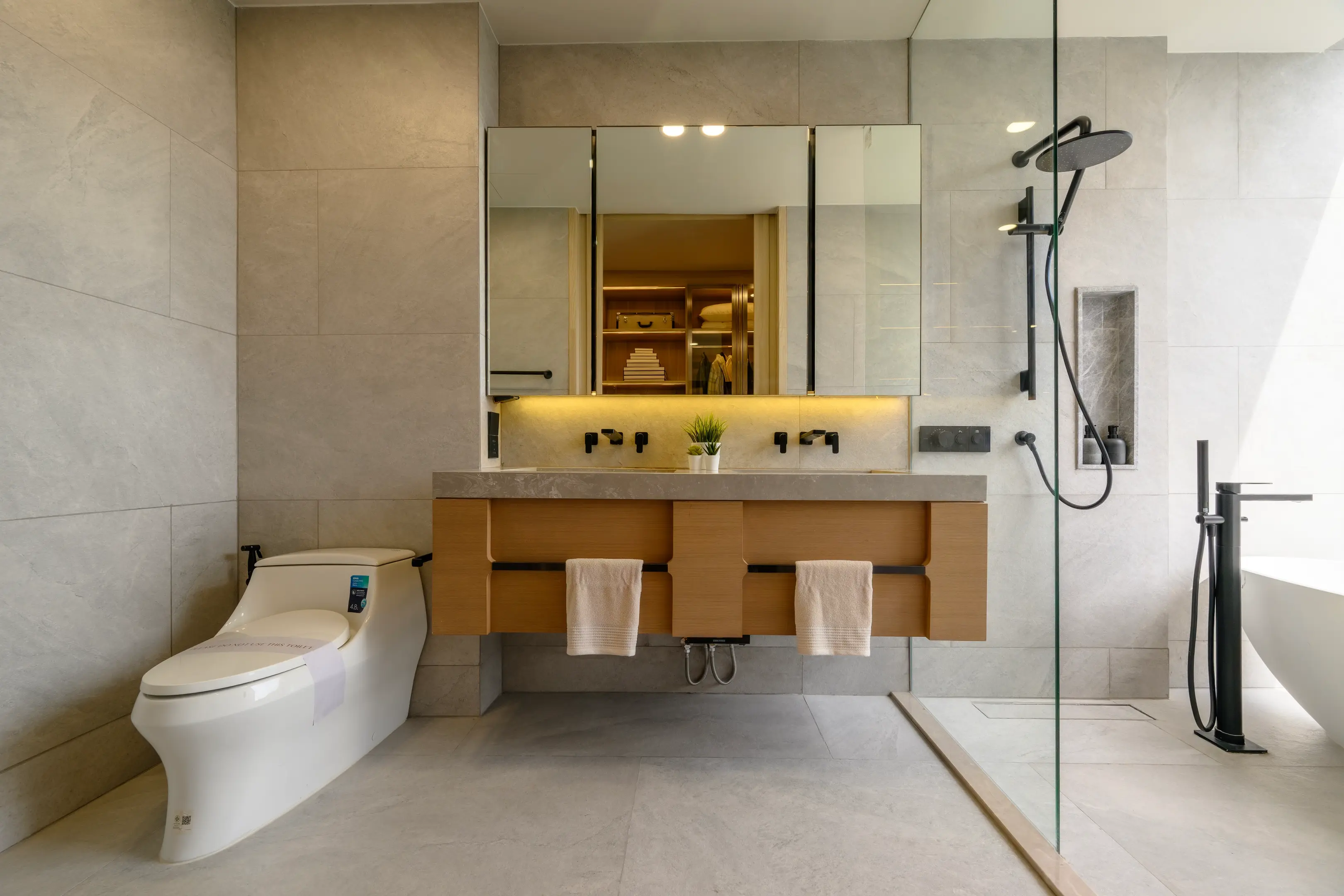 2 Bed/ 2 Bath Aritier Penthouse At Ari