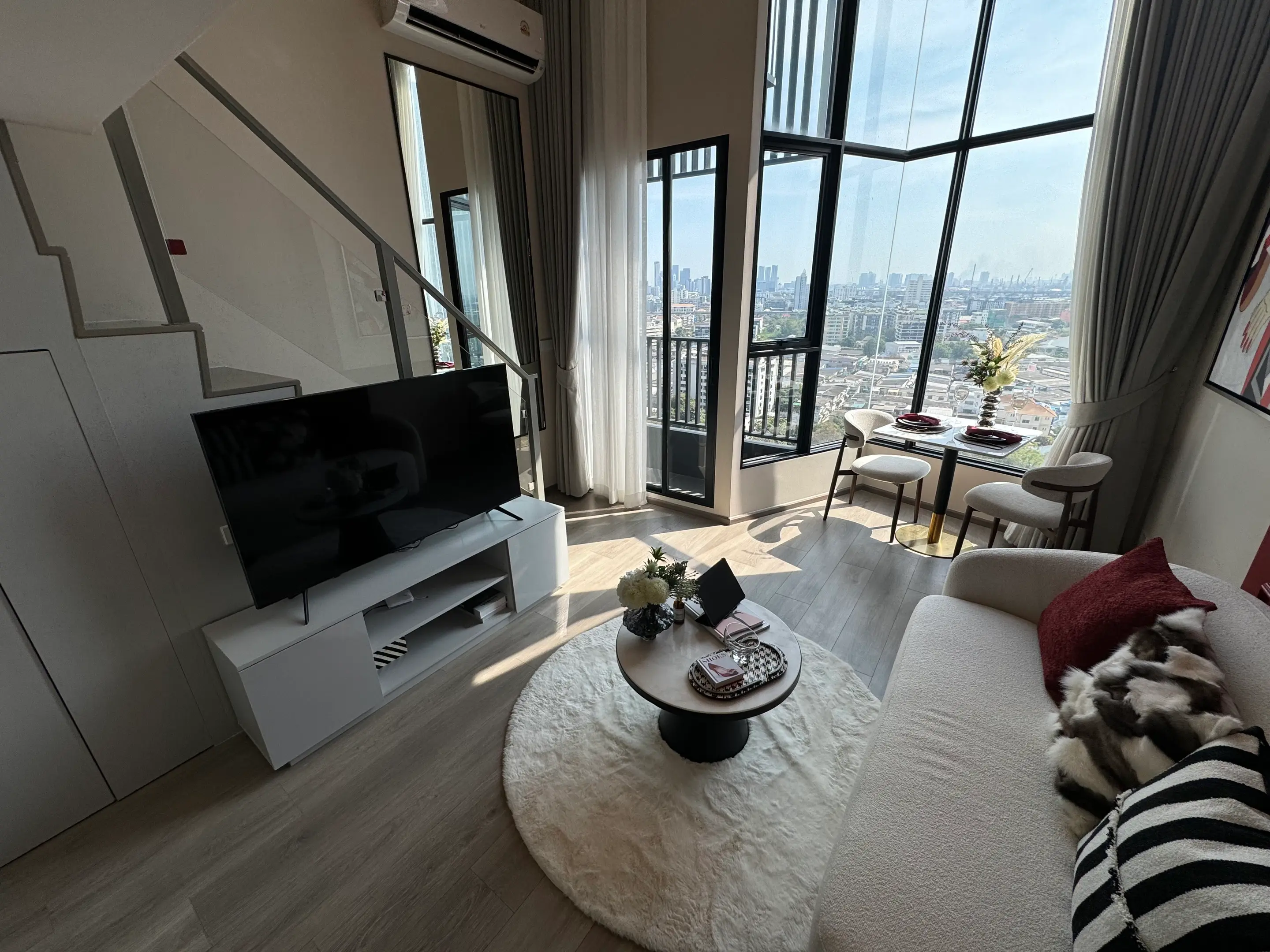 1 Bed/ 1 Bath Knightsbridge Space Sukhumvit-Rama 4