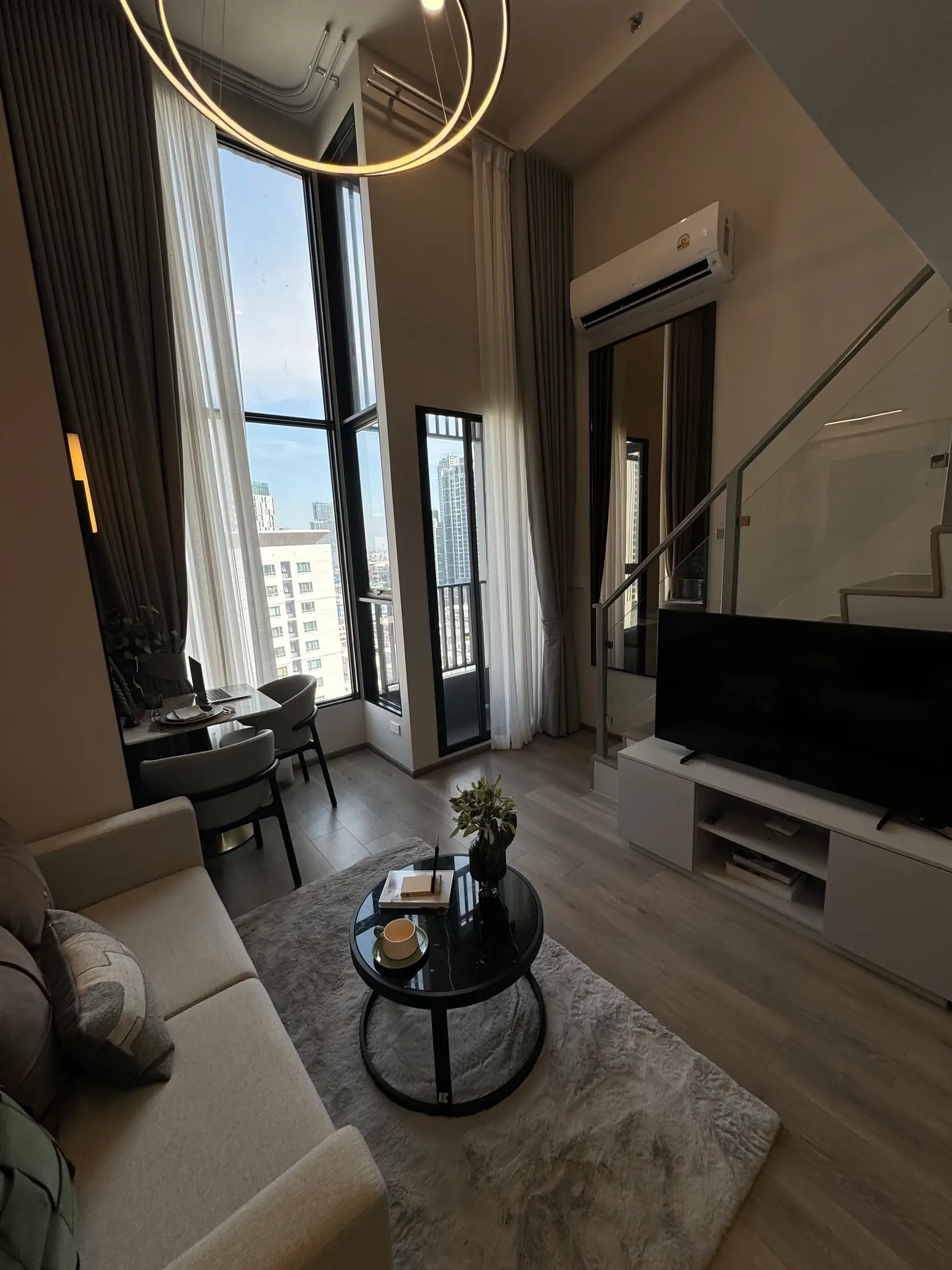 2 Bed/ 1 Bath Knightsbridge Space Sukhumvit-Rama 4