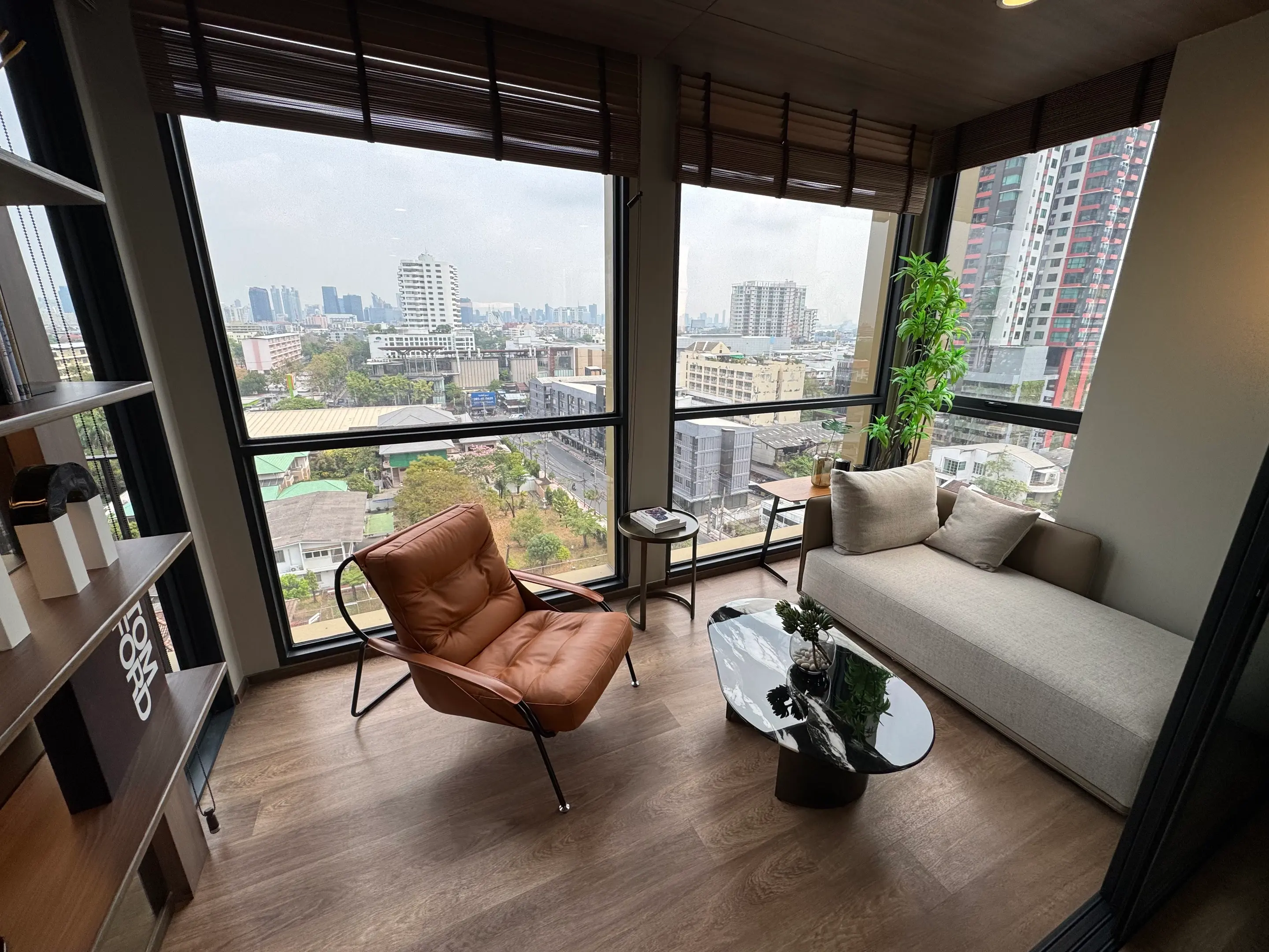 คอนโดมิเนียมฟรีโฮลด์ 2 ห้องนอนกว้างขวางพร้อมวิวเมืองในสาทร กรุงเทพฯ