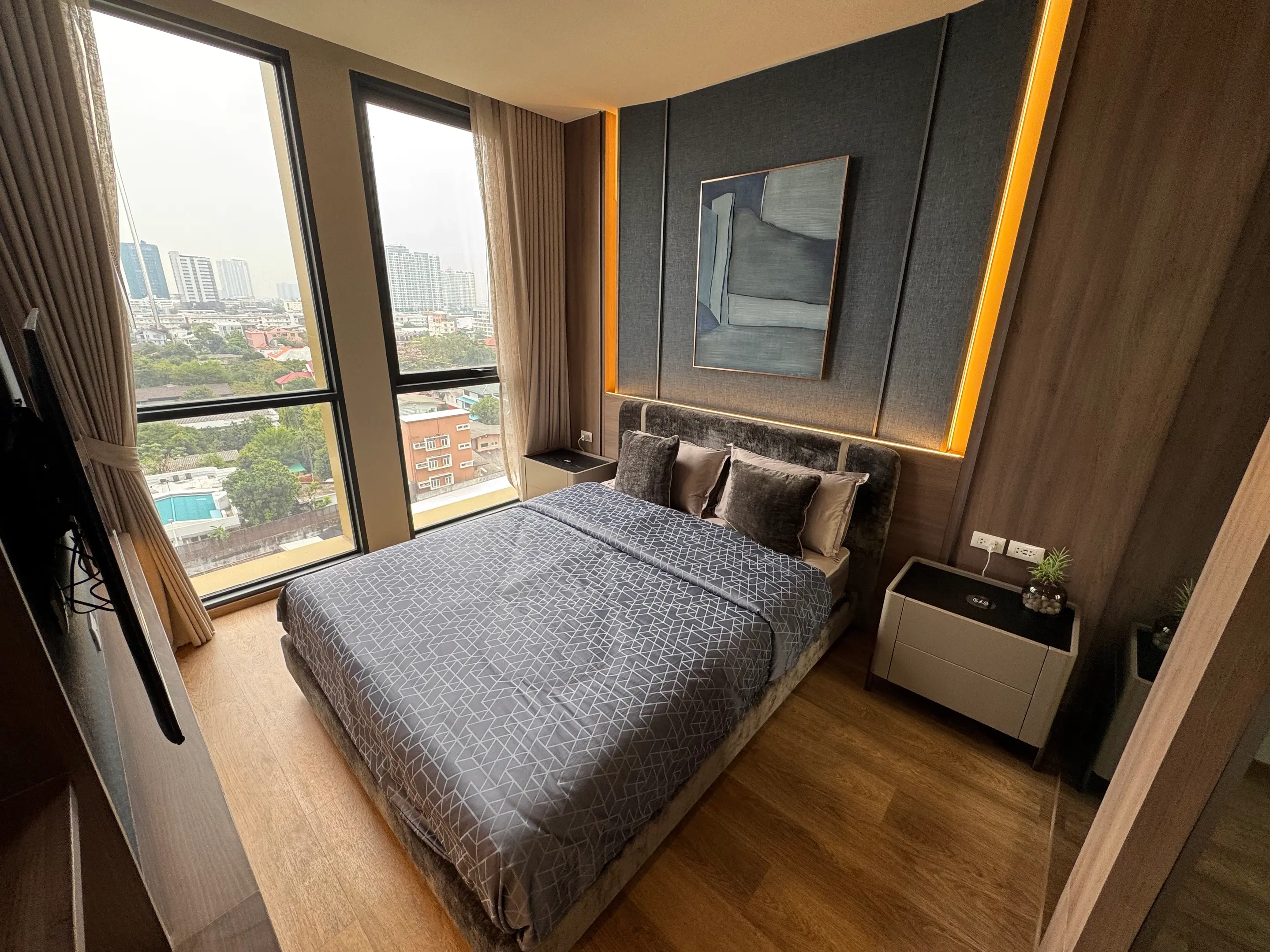 คอนโดมิเนียมฟรีโฮลด์ 2 ห้องนอนกว้างขวางพร้อมวิวเมืองในสาทร กรุงเทพฯ