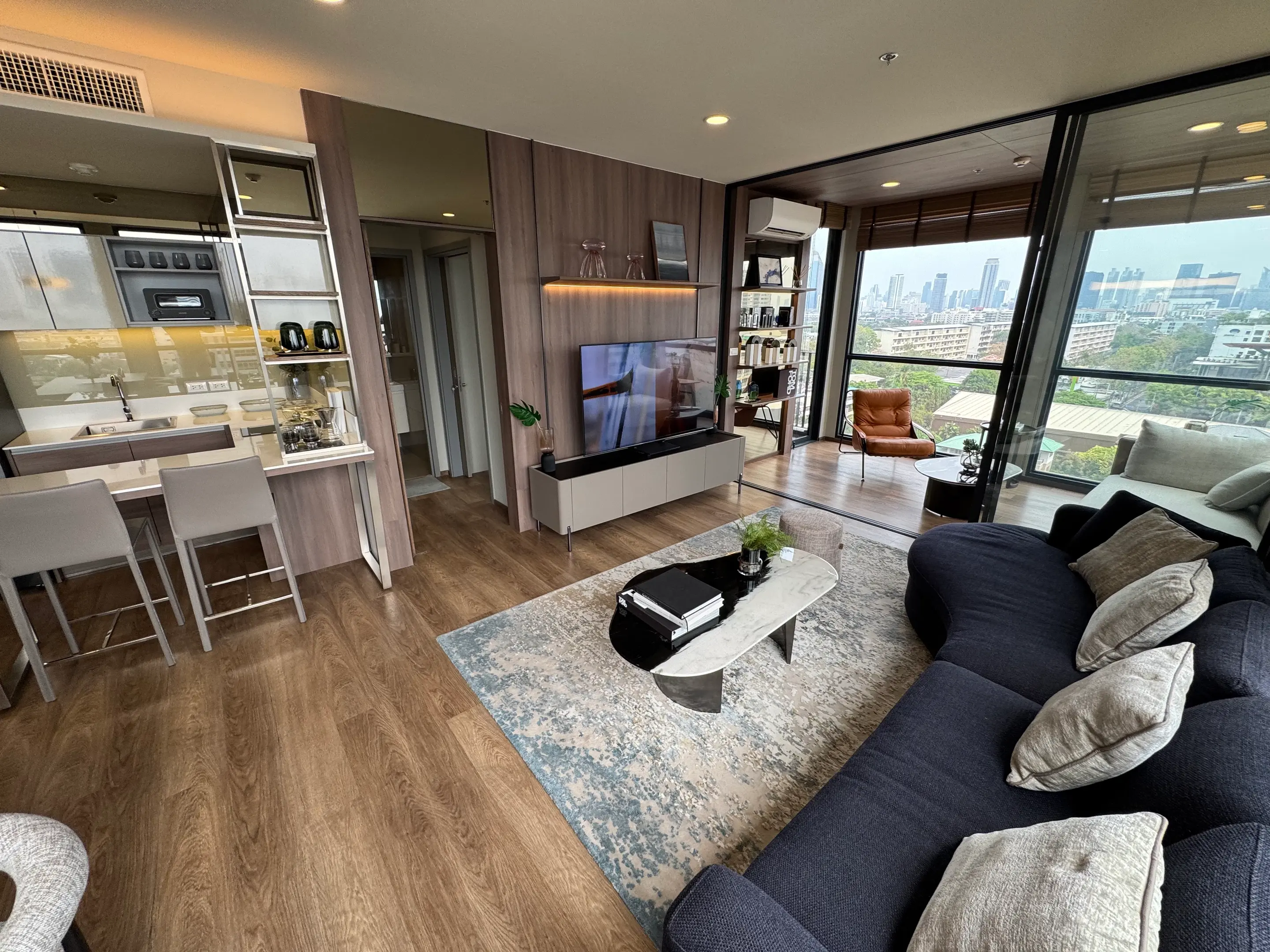 คอนโดมิเนียมฟรีโฮลด์ 2 ห้องนอนกว้างขวางพร้อมวิวเมืองในสาทร กรุงเทพฯ