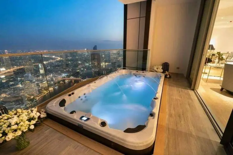 คอนโด 6 ห้องนอนขนาดกว้างขวาง ชั้น 51 พร้อมวิวเมืองที่สวยงามในคลองสาน