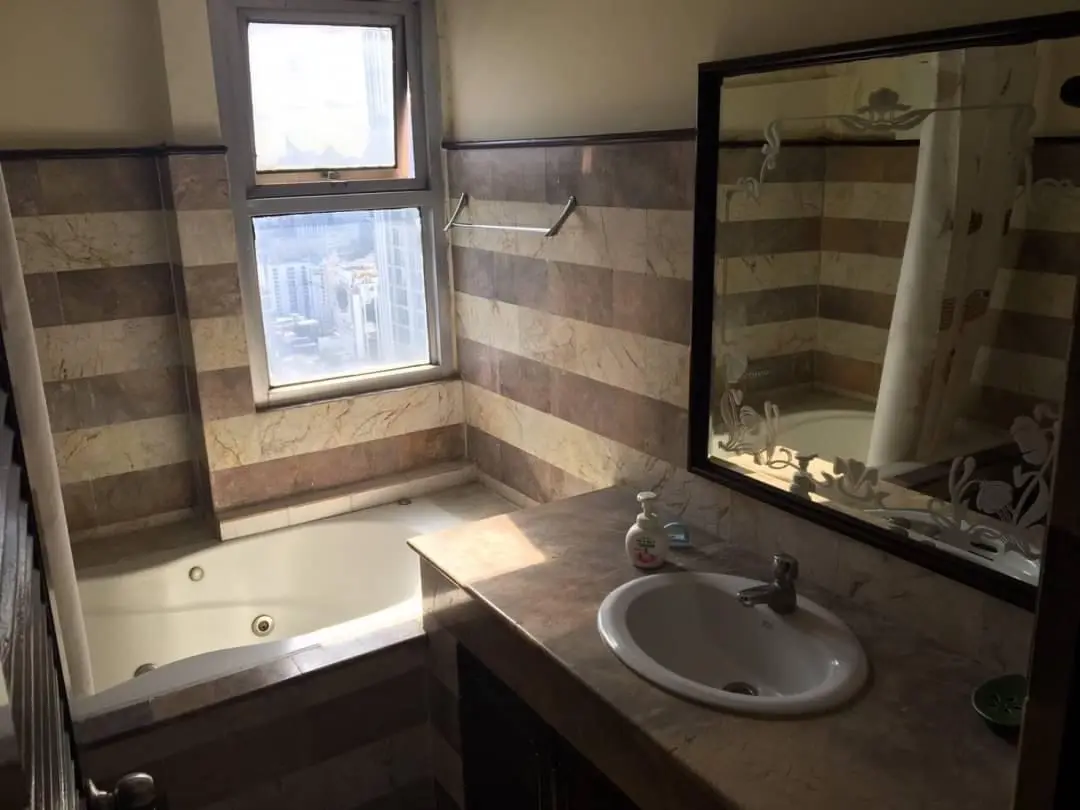 คอนโดฟรีโฮลด์ 2 ห้องนอนกว้างขวางพร้อมดาดฟ้าในวัฒนา