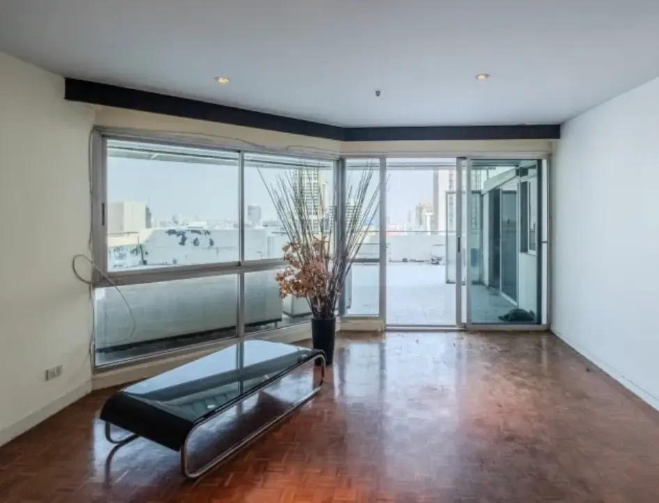 คอนโดฟรีโฮลด์ 2 ห้องนอนกว้างขวางพร้อมดาดฟ้าในวัฒนา