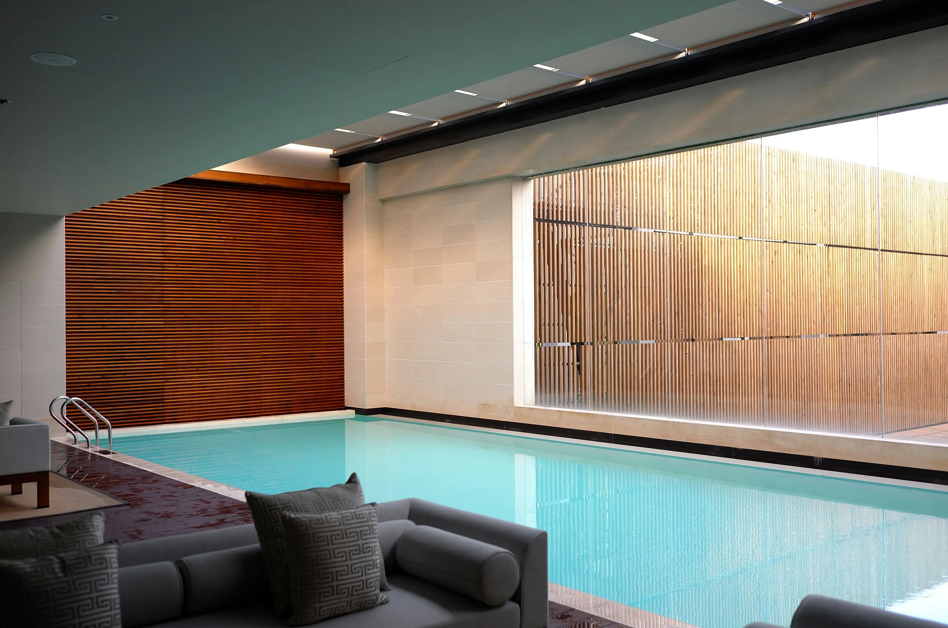 Spacious 2-Bedroom Modern Villa with Stunning Rooftop Pools