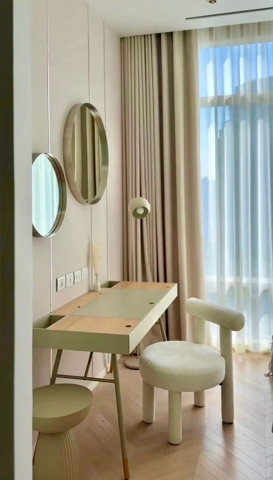 River front at Four Seasons Private Residences 3 beds for sale.