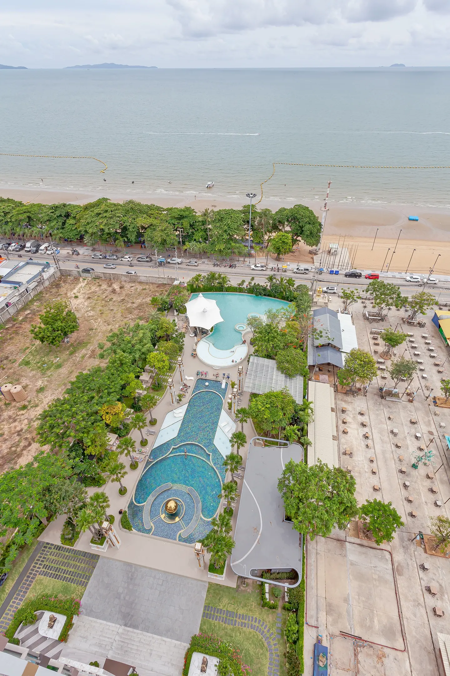 Beach front condo for rent in Pattaya 