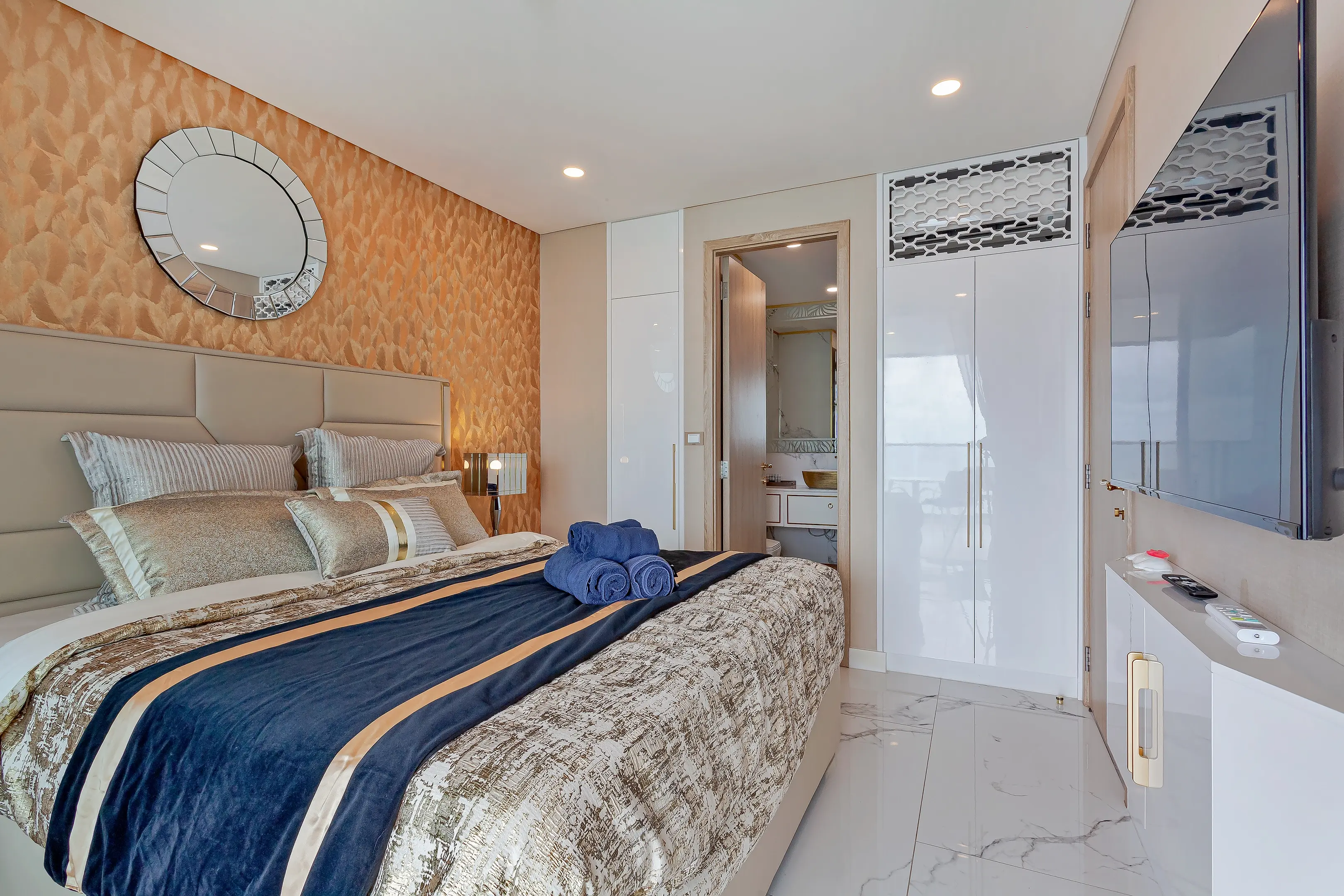 Beach front condo for rent in Pattaya 