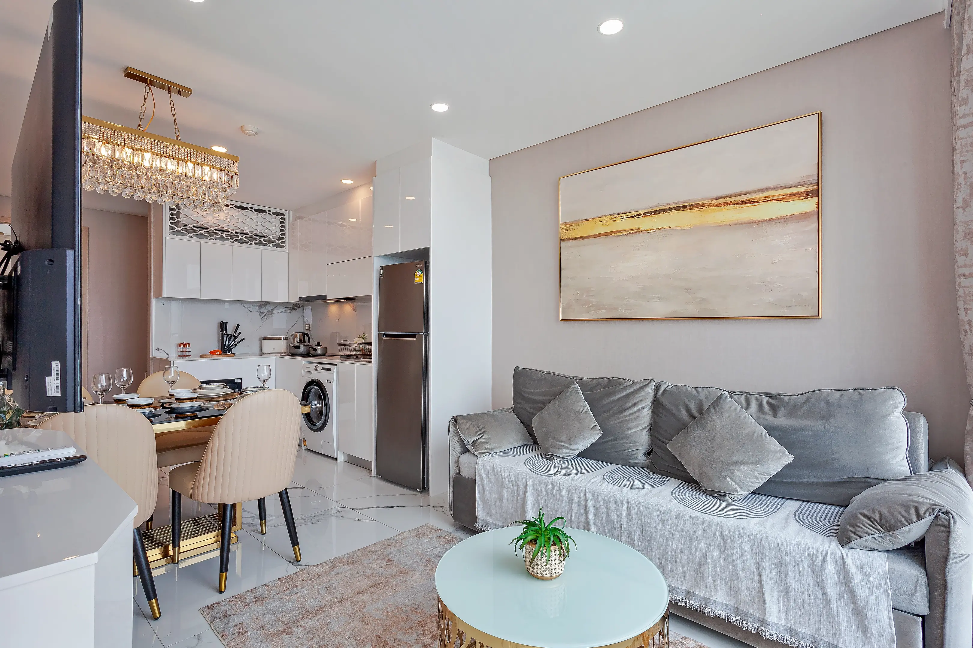 Beach front condo for rent in Pattaya 